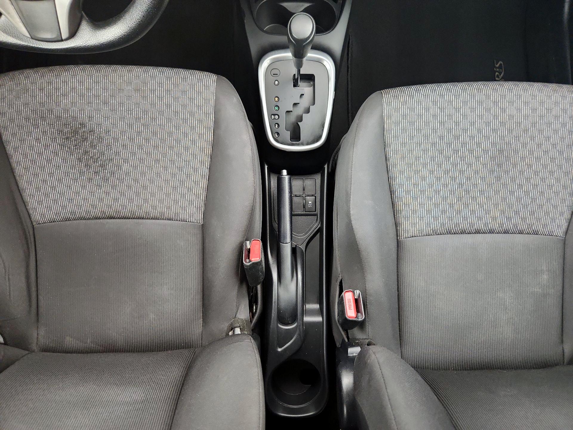 Thumbnail: 2015 Toyota Yaris - 16