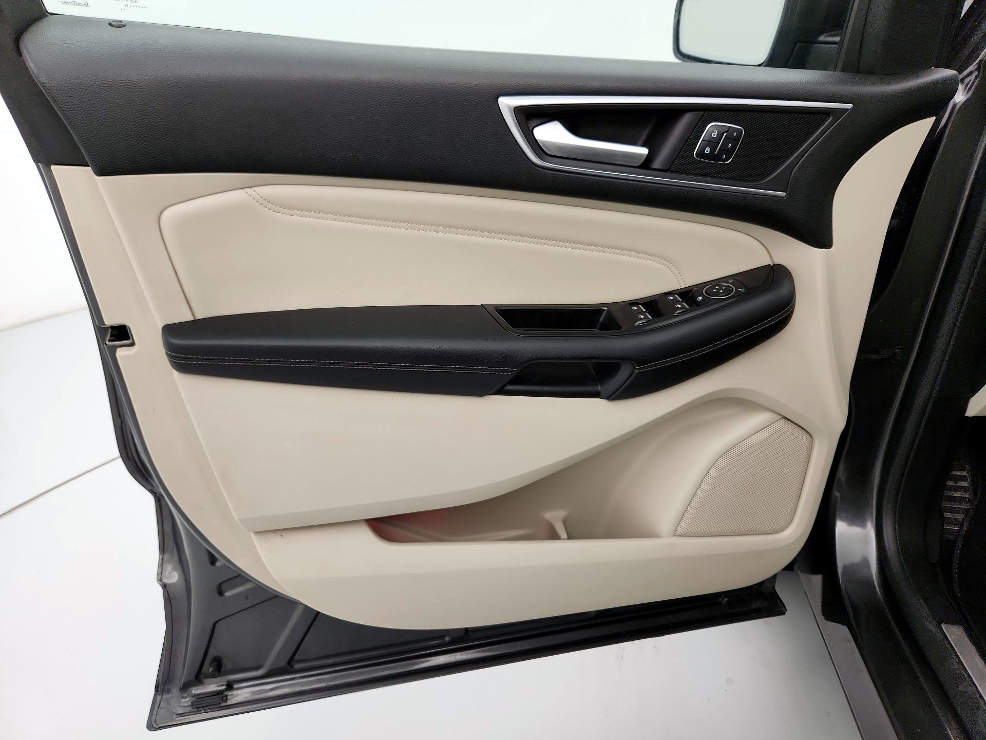 Thumbnail: 2016 Ford Edge - 12