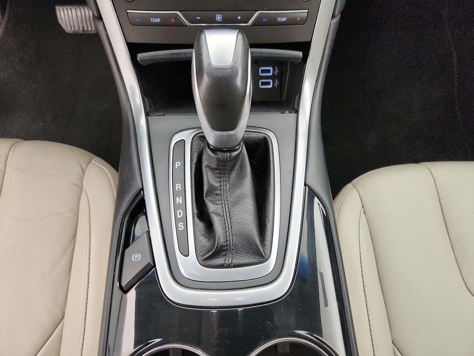 Thumbnail: 2016 Ford Edge - 18