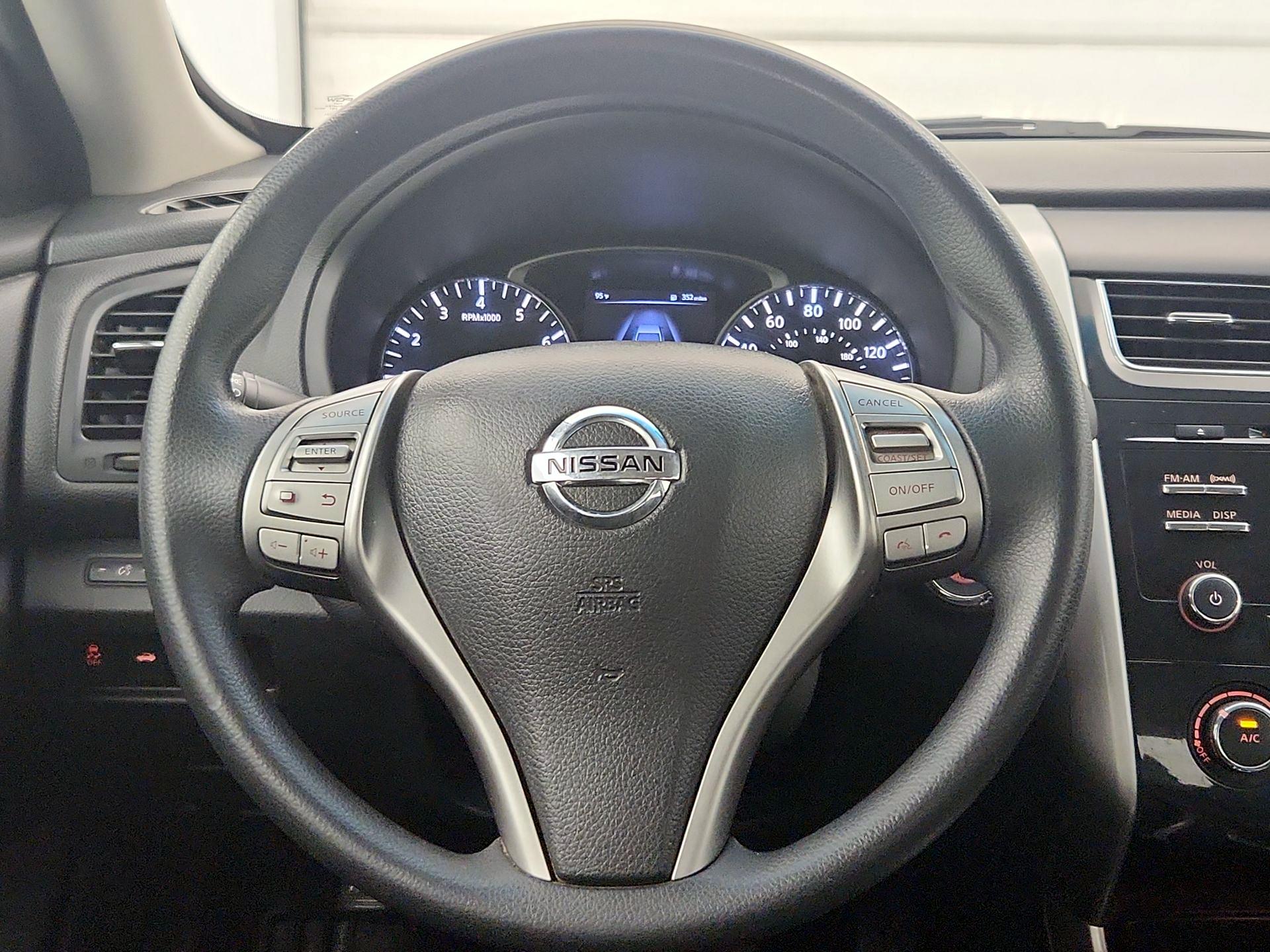Thumbnail: 2015 Nissan Altima - 10