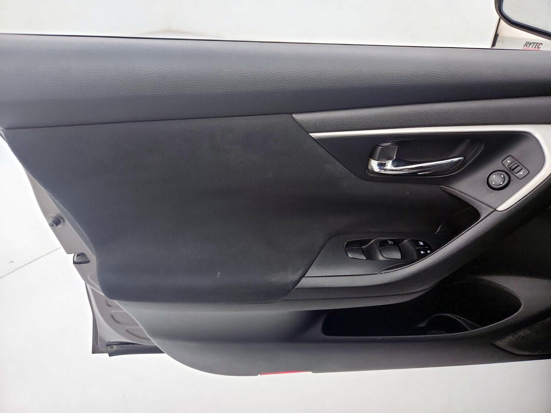Thumbnail: 2015 Nissan Altima - 12