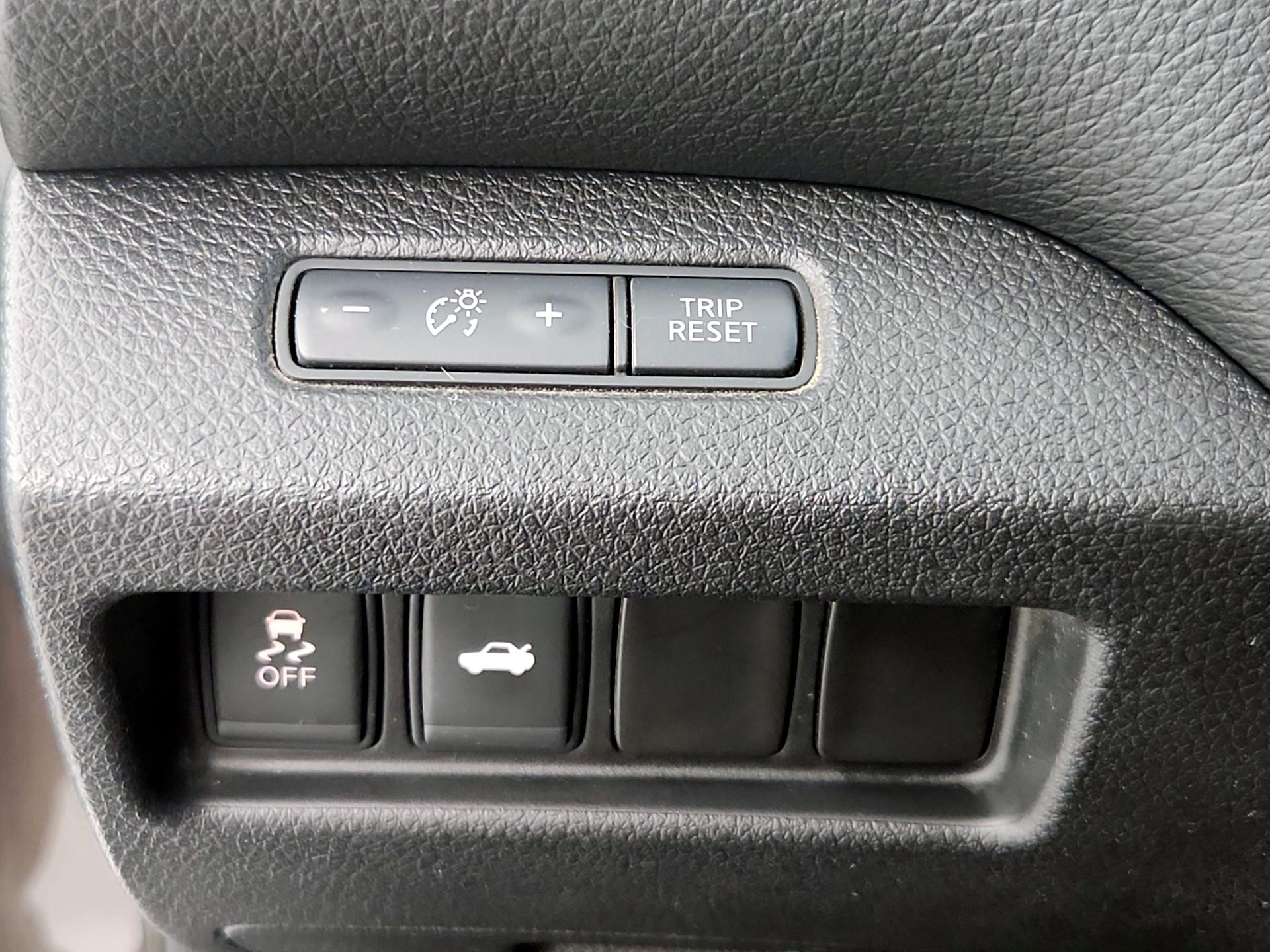 Thumbnail: 2015 Nissan Altima - 13