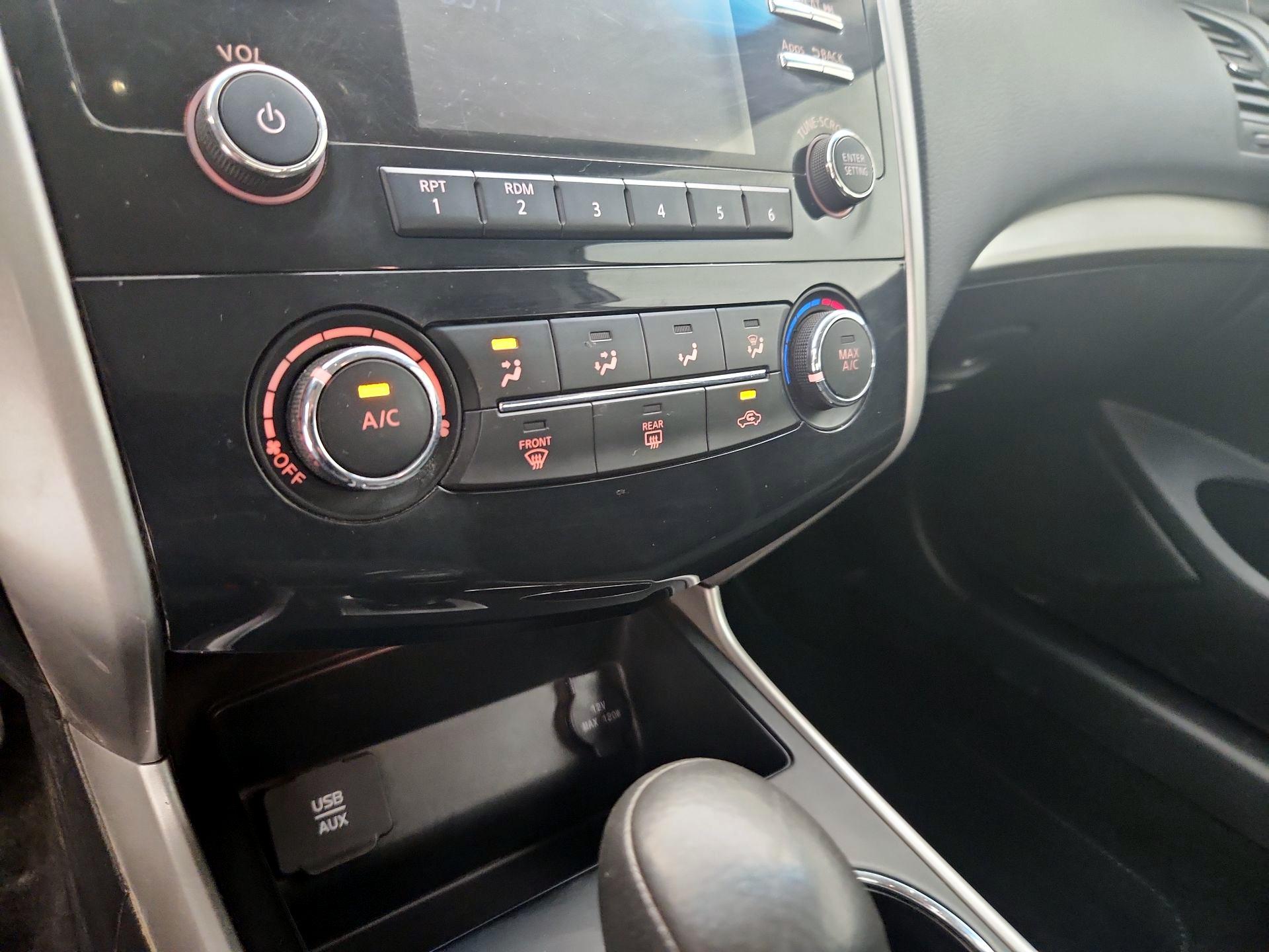 Thumbnail: 2015 Nissan Altima - 16