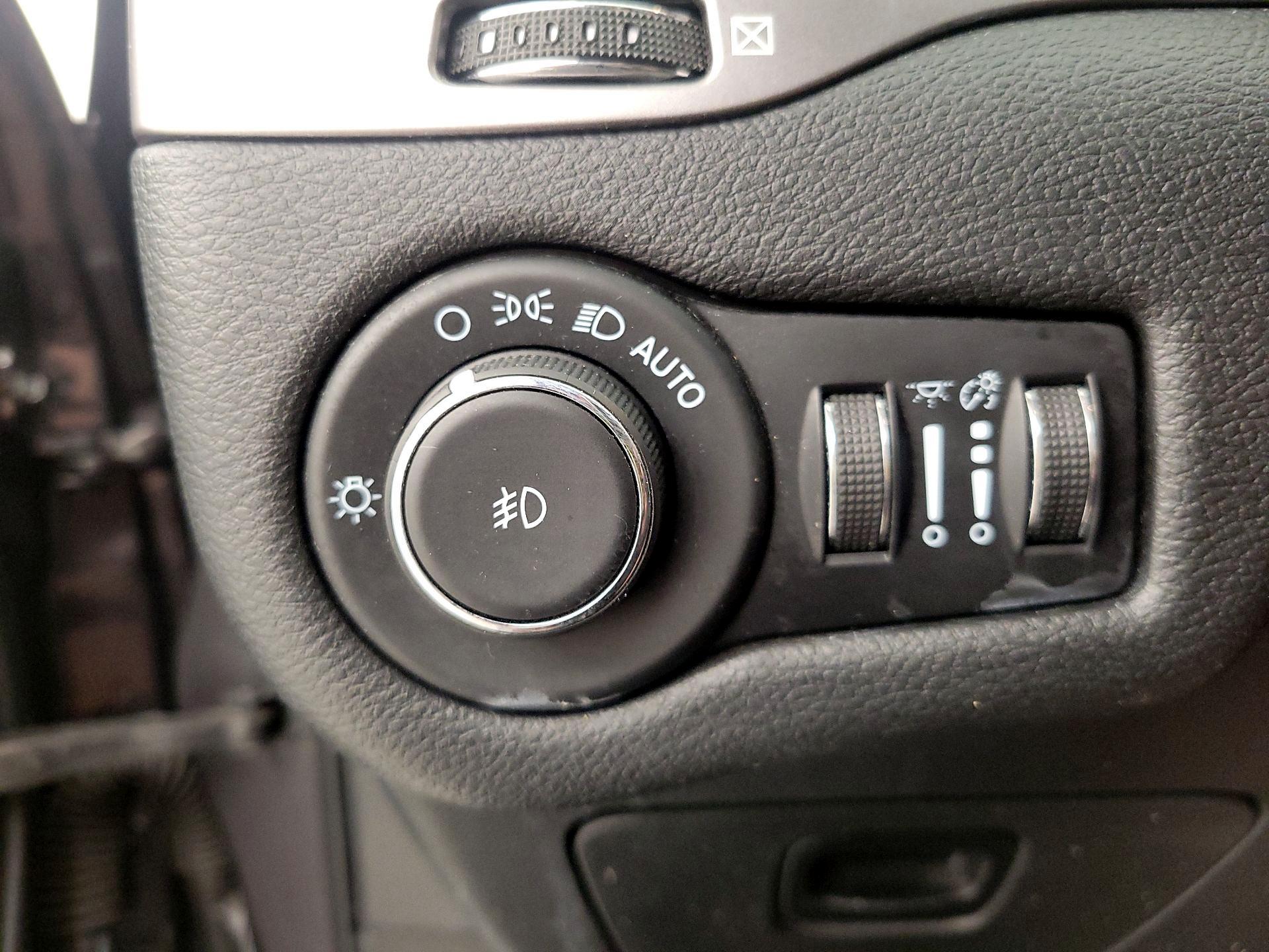 Thumbnail: 2021 Jeep Cherokee - 13