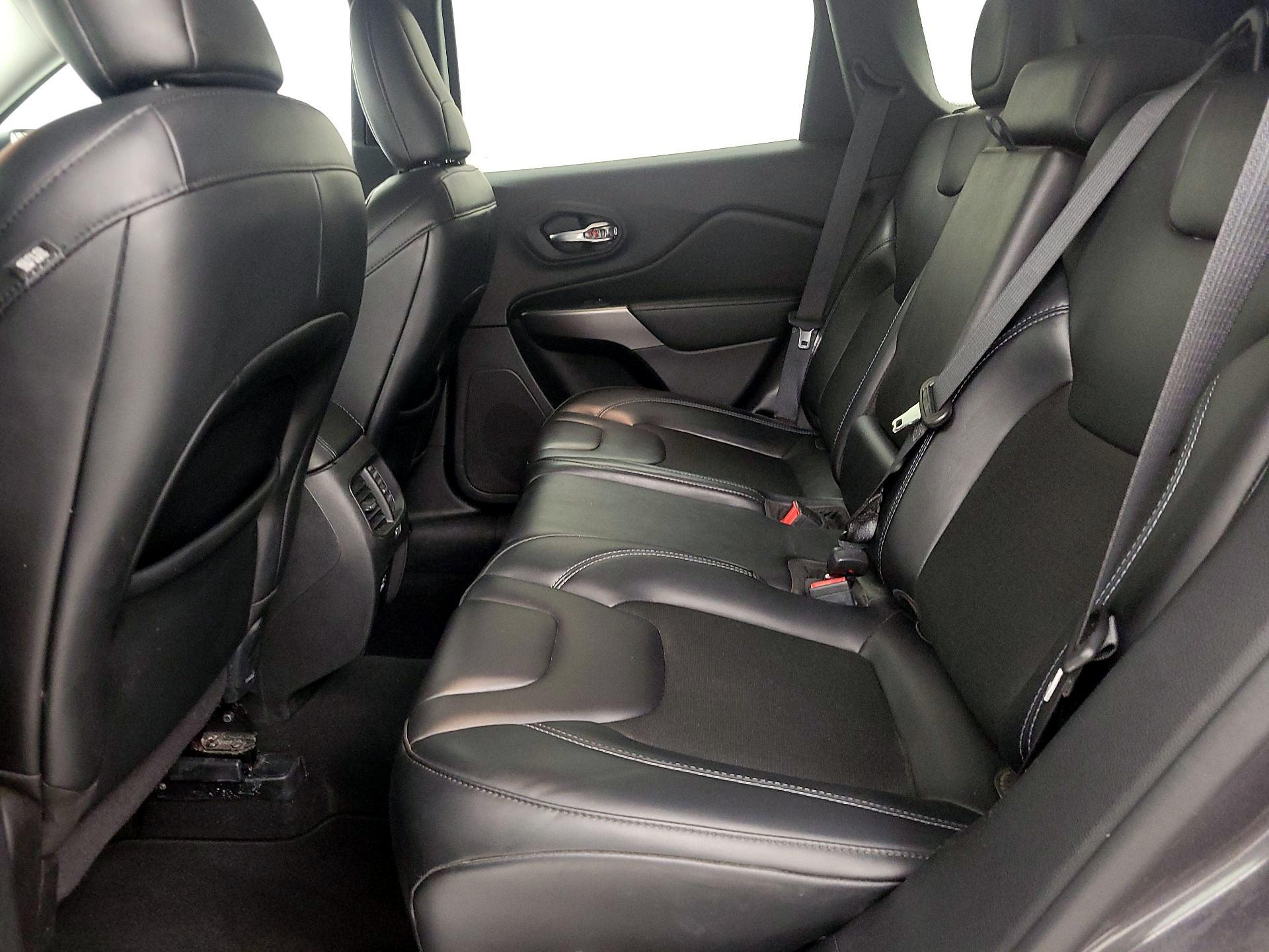 Thumbnail: 2021 Jeep Cherokee - 20