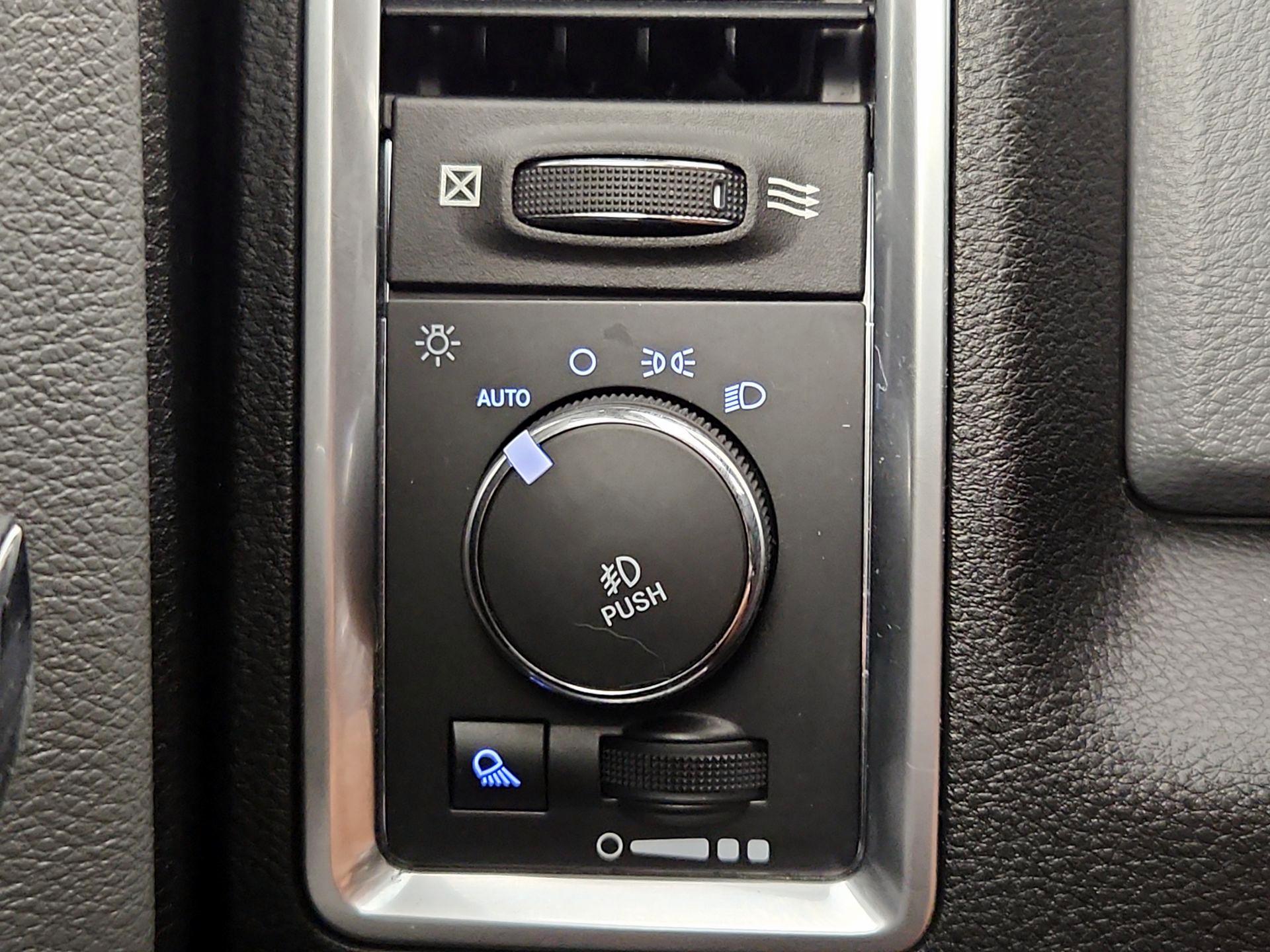Thumbnail: 2020 RAM 1500 Classic - 13