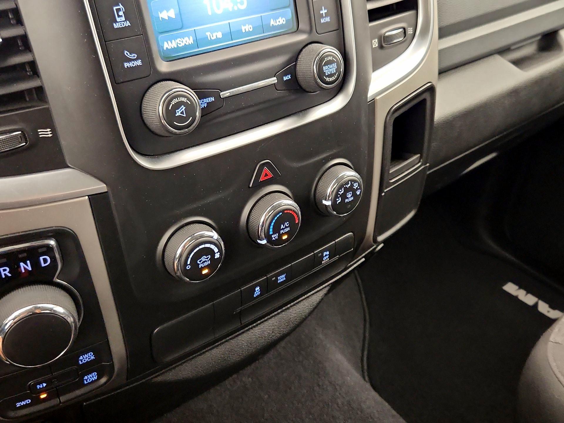 Thumbnail: 2020 RAM 1500 Classic - 17