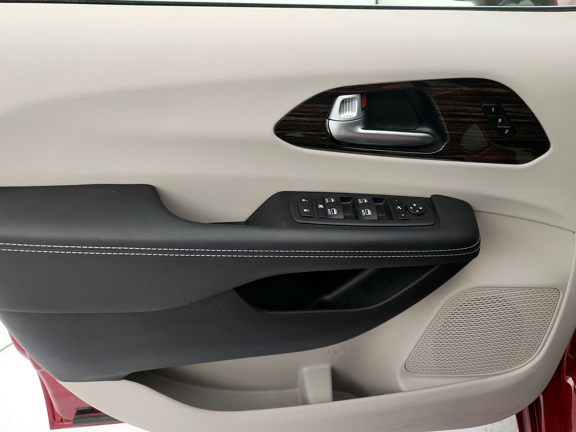 Thumbnail: 2024 Chrysler Pacifica - 12