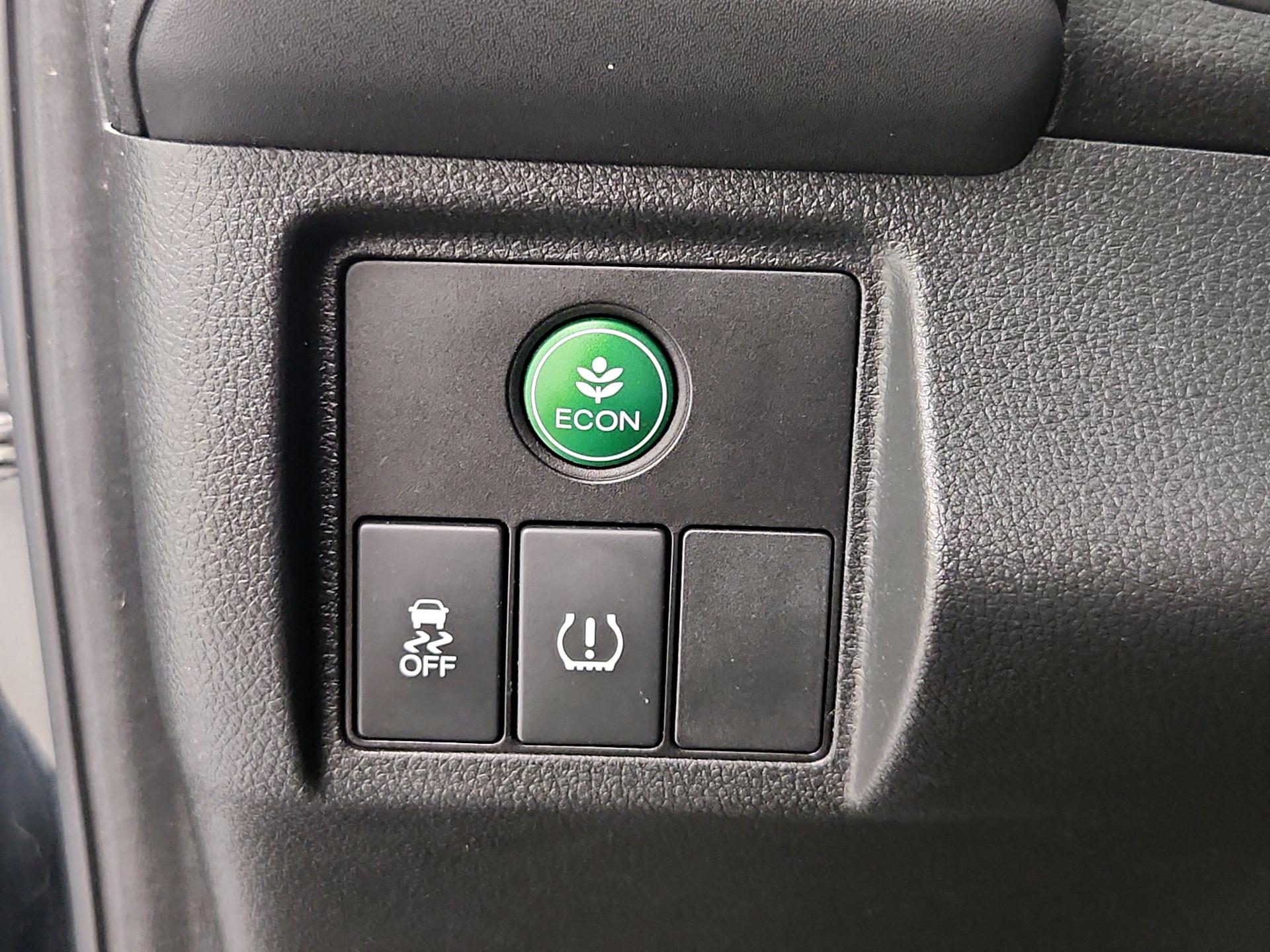 Thumbnail: 2016 Honda HR-V - 13