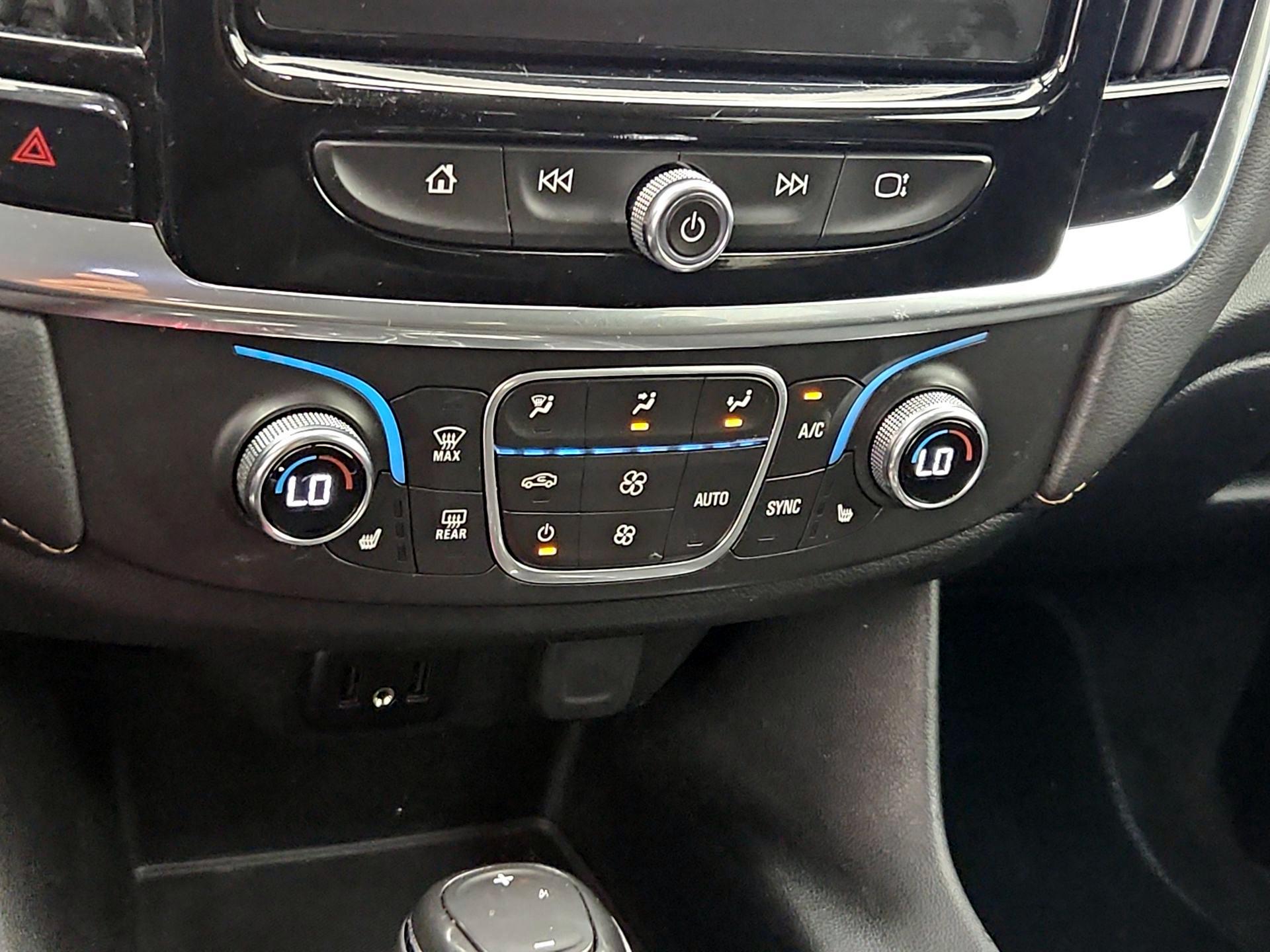 Thumbnail: 2020 Chevrolet Traverse - 16