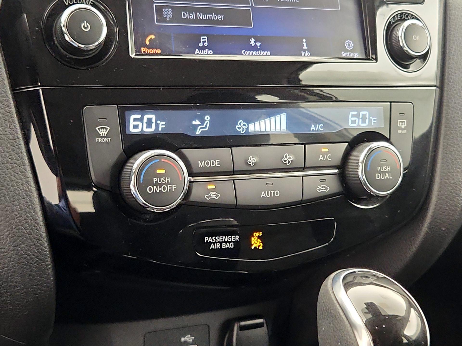 Thumbnail: 2021 Nissan Rogue Sport - 16