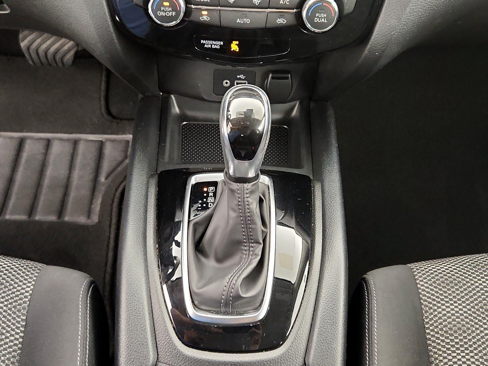 Thumbnail: 2021 Nissan Rogue Sport - 17