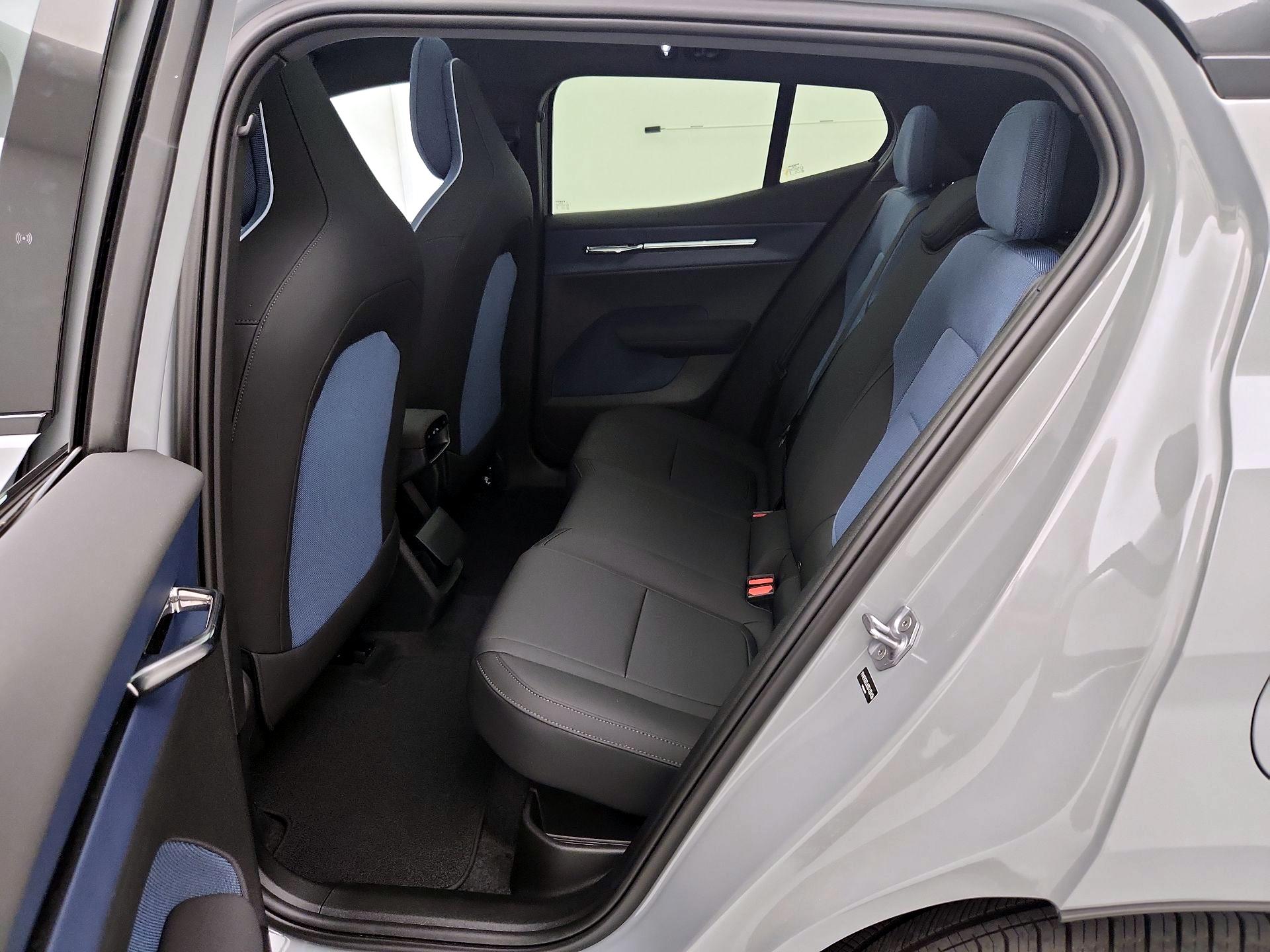 Thumbnail: 2025 Volvo EX30 - 20