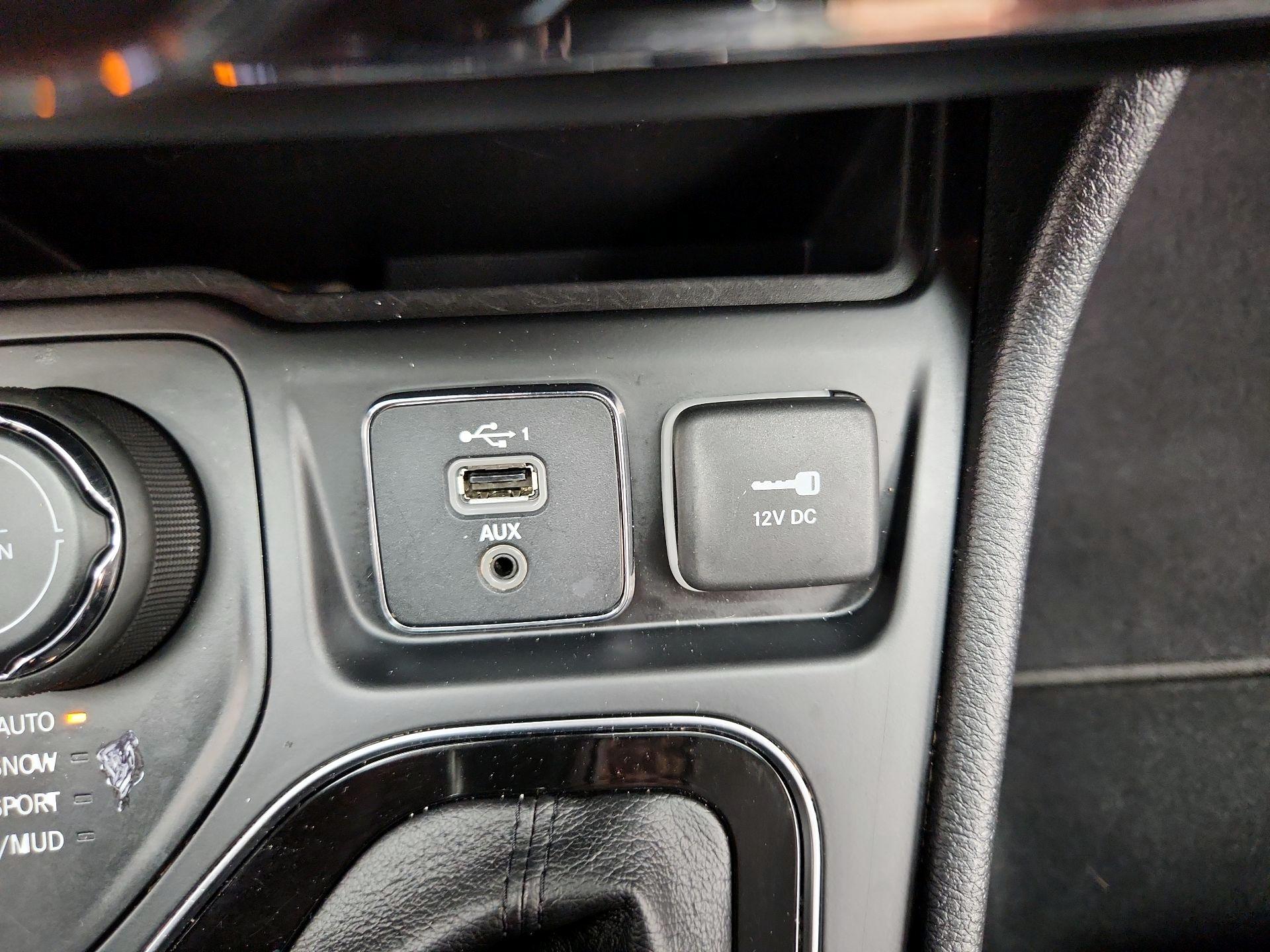 Thumbnail: 2020 Jeep Cherokee - 18
