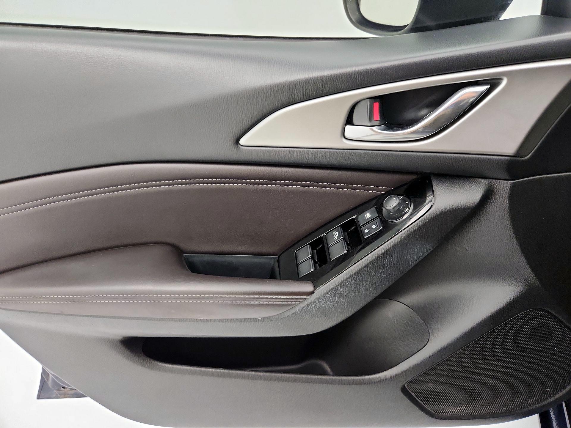 Thumbnail: 2018 Mazda Mazda3 - 12
