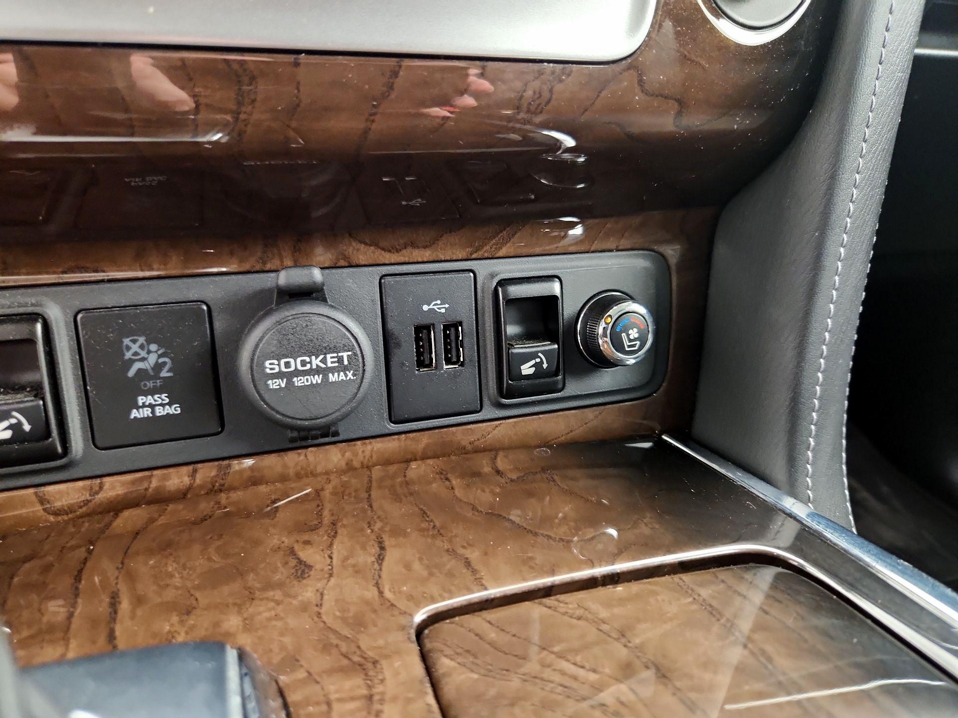 Thumbnail: 2019 INFINITI QX80 - 19