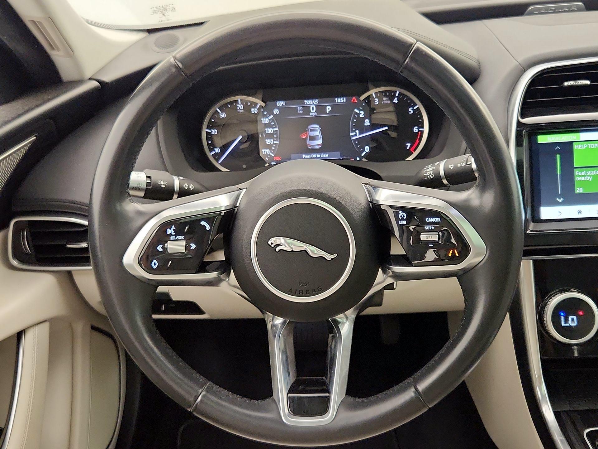 Thumbnail: 2020 Jaguar XE - 10