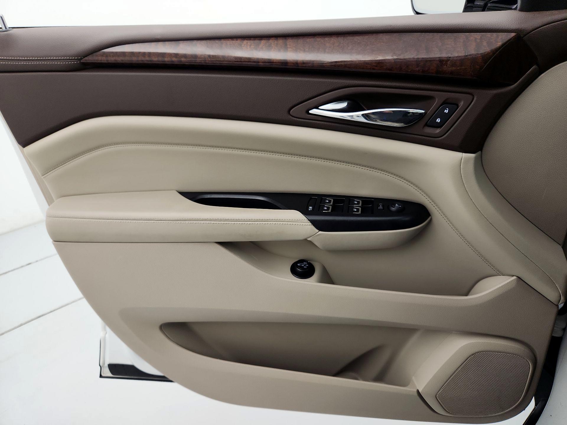 Thumbnail: 2016 Cadillac SRX - 12