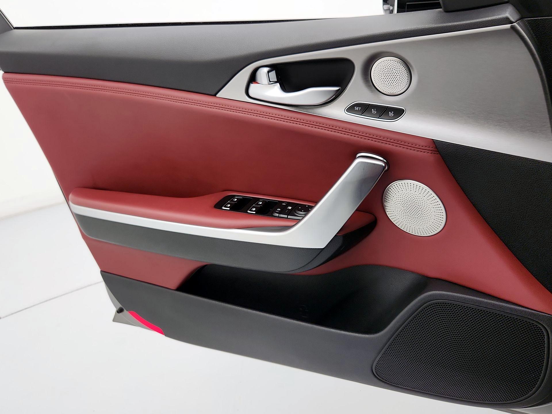 Thumbnail: 2019 Kia Stinger - 12