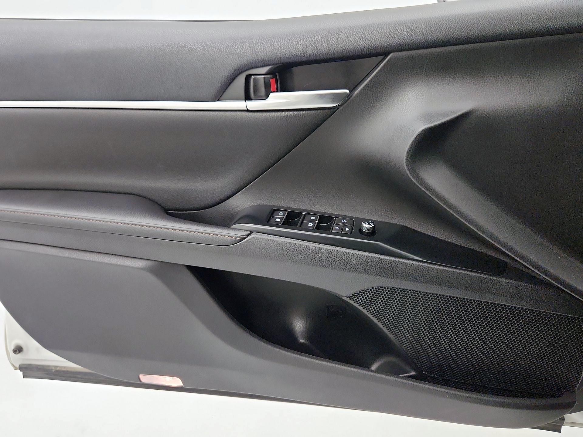 Thumbnail: 2020 Toyota Camry - 12