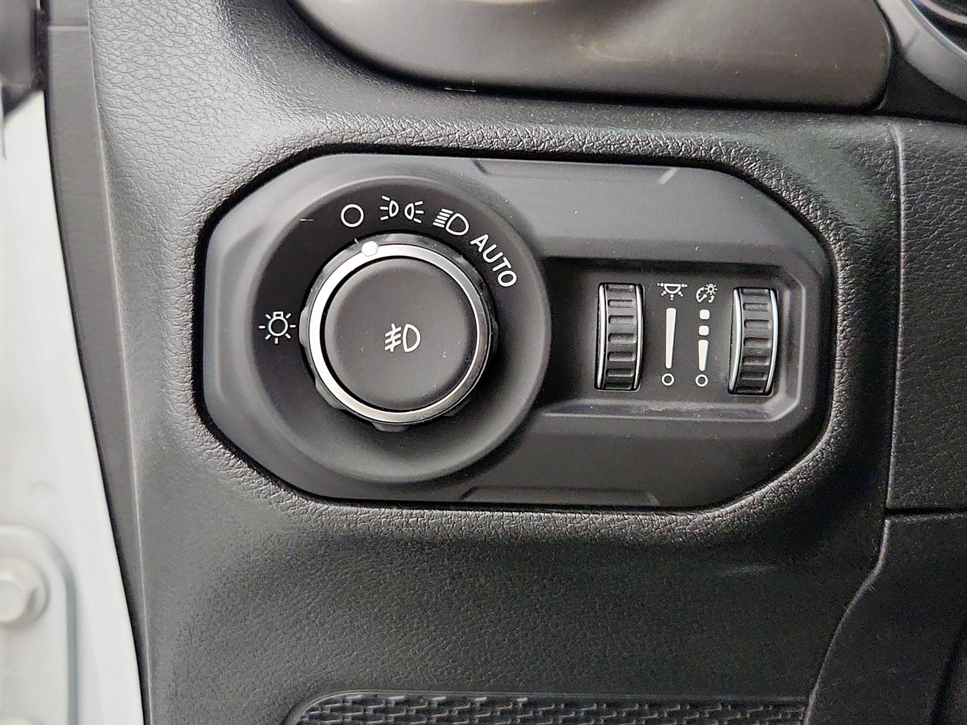 Thumbnail: 2018 Jeep Wrangler - 13