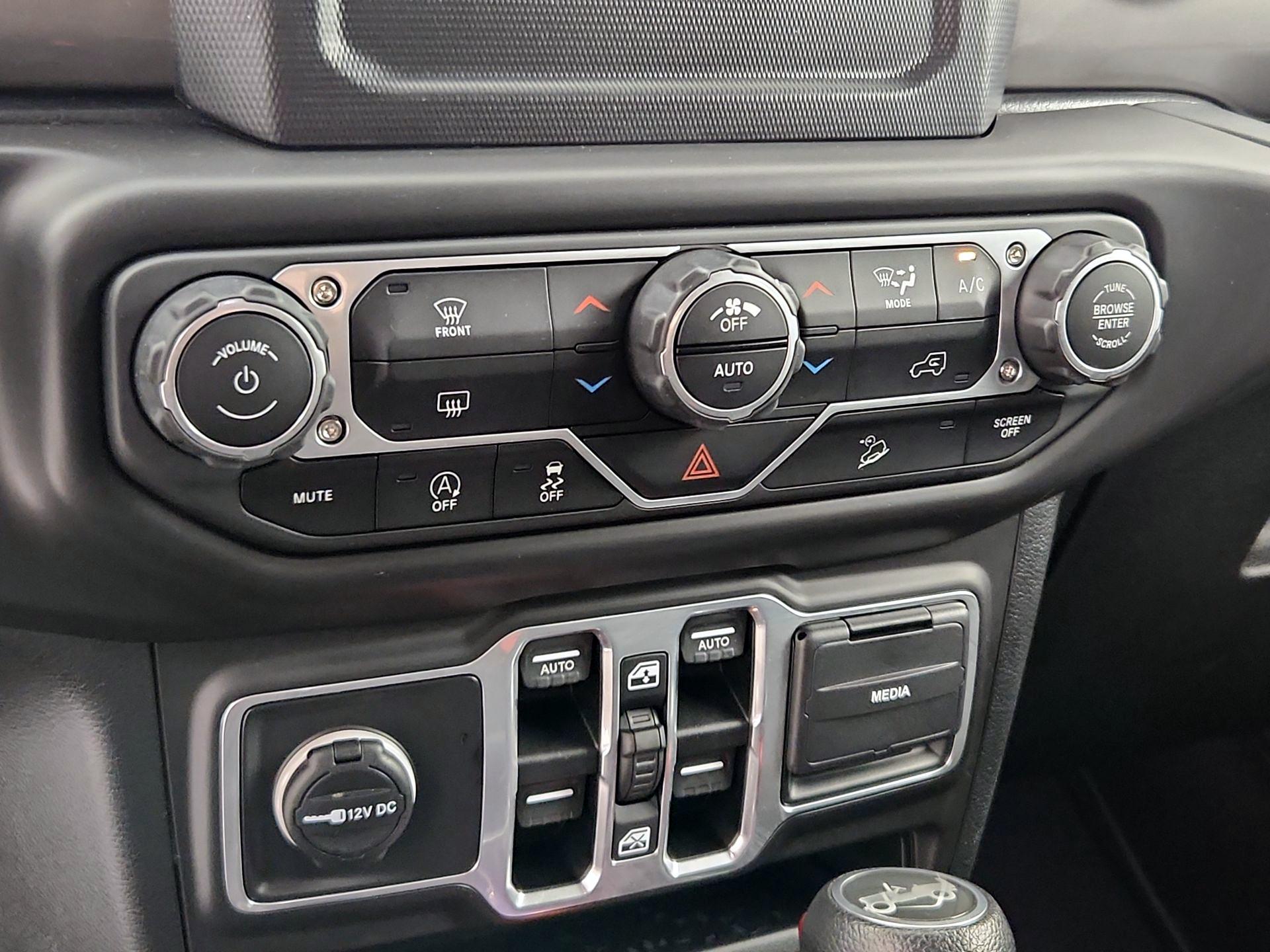 Thumbnail: 2018 Jeep Wrangler - 16