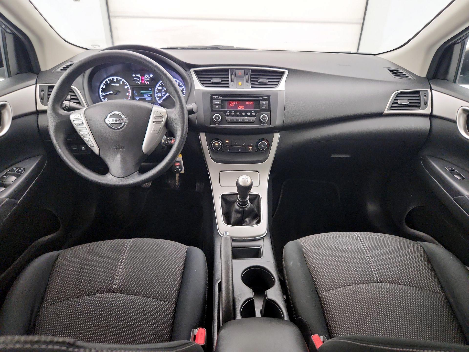 Thumbnail: 2015 Nissan Sentra - 9
