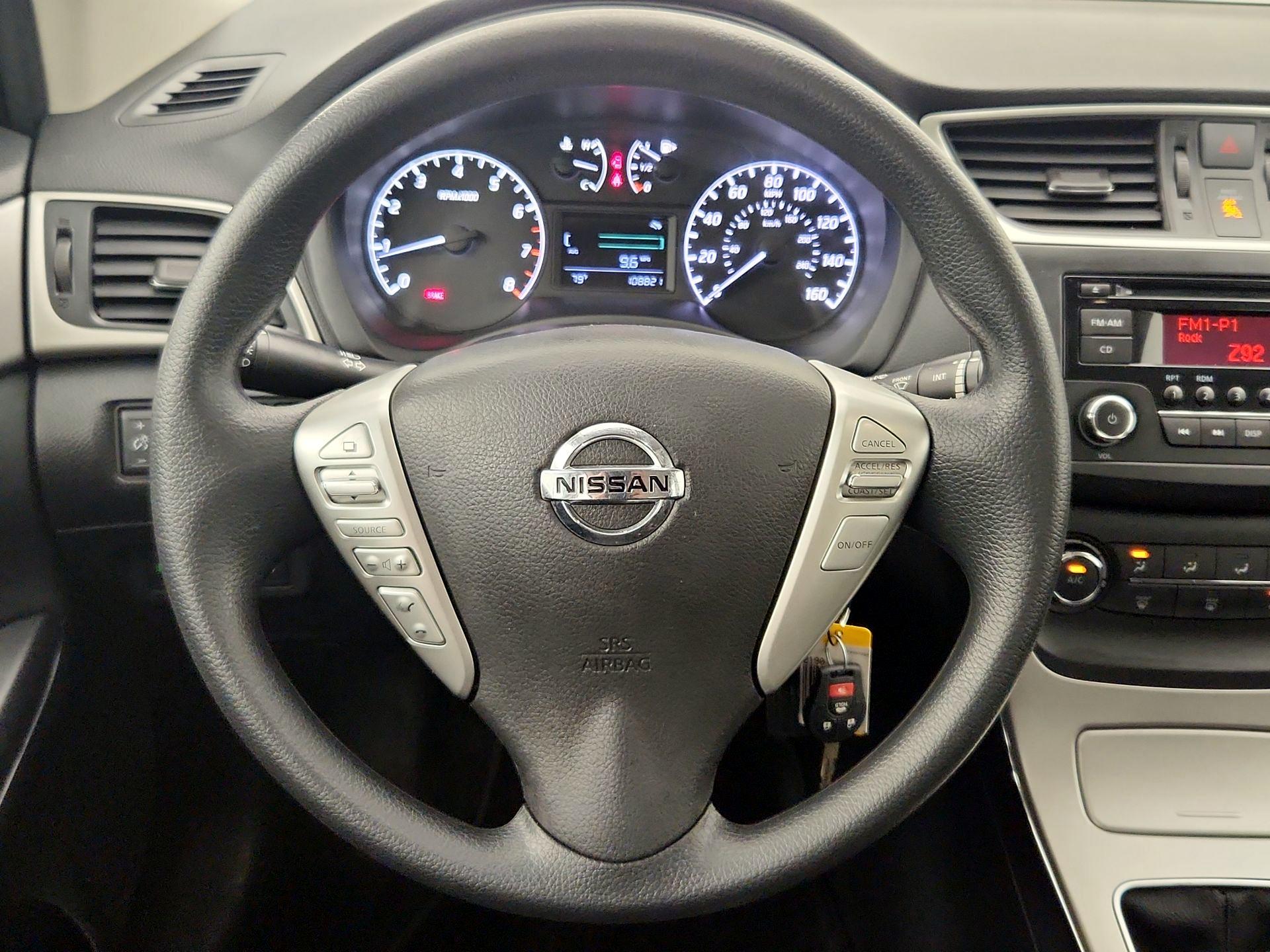 Thumbnail: 2015 Nissan Sentra - 10