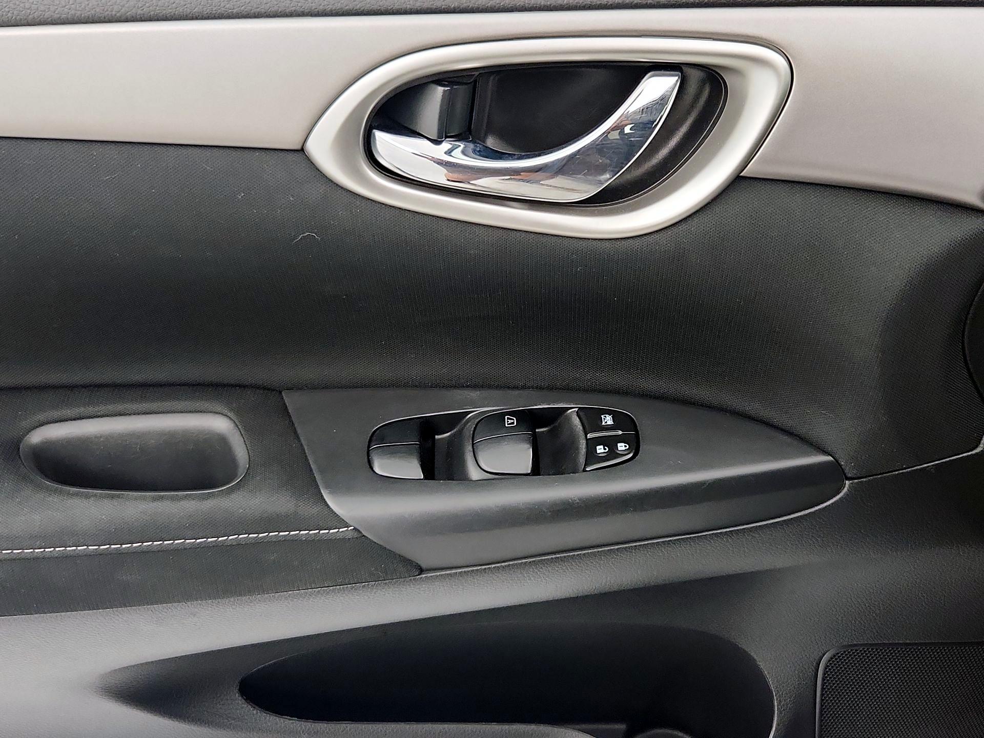 Thumbnail: 2015 Nissan Sentra - 12