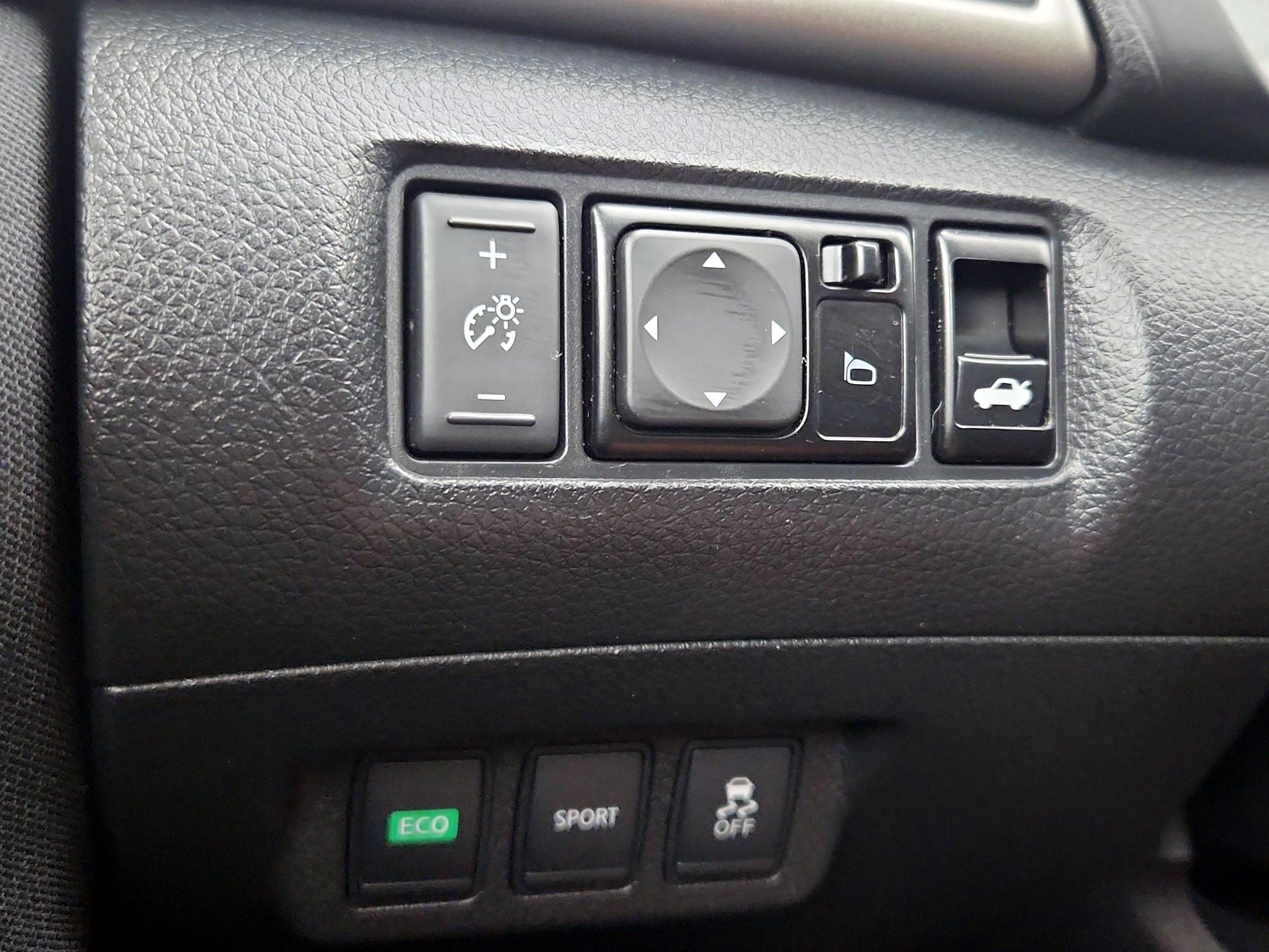 Thumbnail: 2015 Nissan Sentra - 13