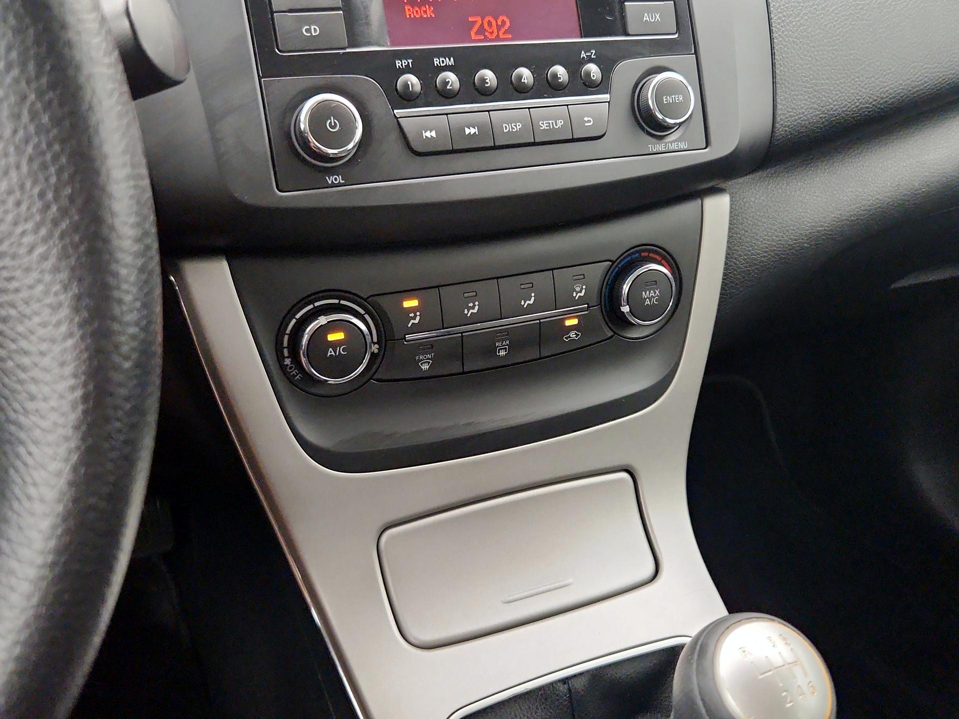 Thumbnail: 2015 Nissan Sentra - 15