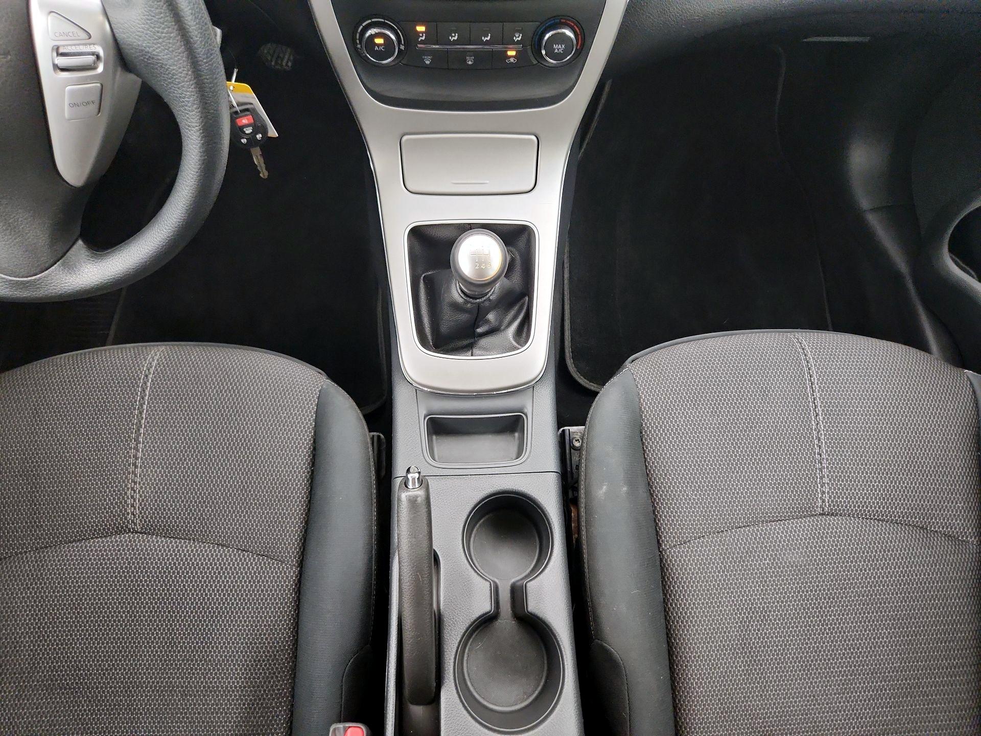Thumbnail: 2015 Nissan Sentra - 16