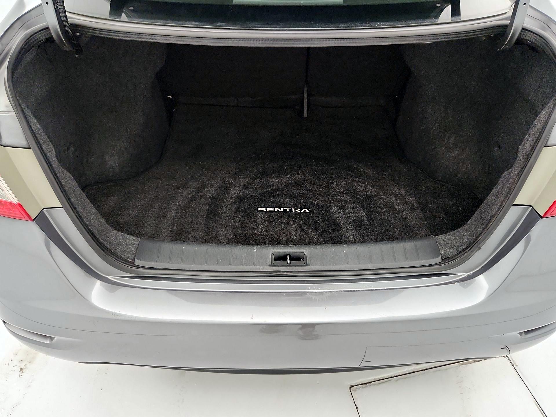 Thumbnail: 2015 Nissan Sentra - 19