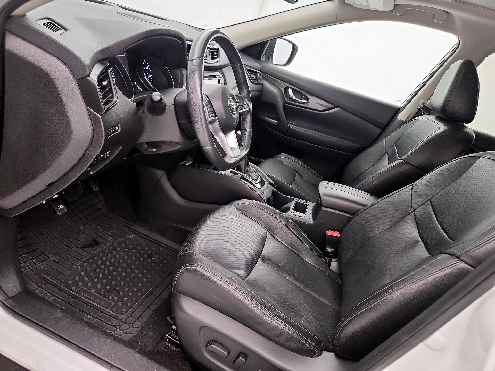 Thumbnail: 2017 Nissan Rogue - 11
