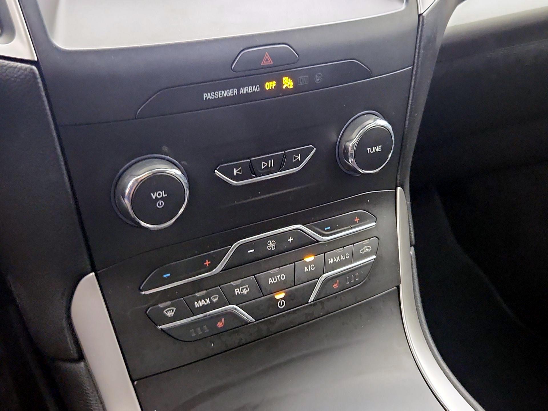 Thumbnail: 2019 Ford Edge - 16