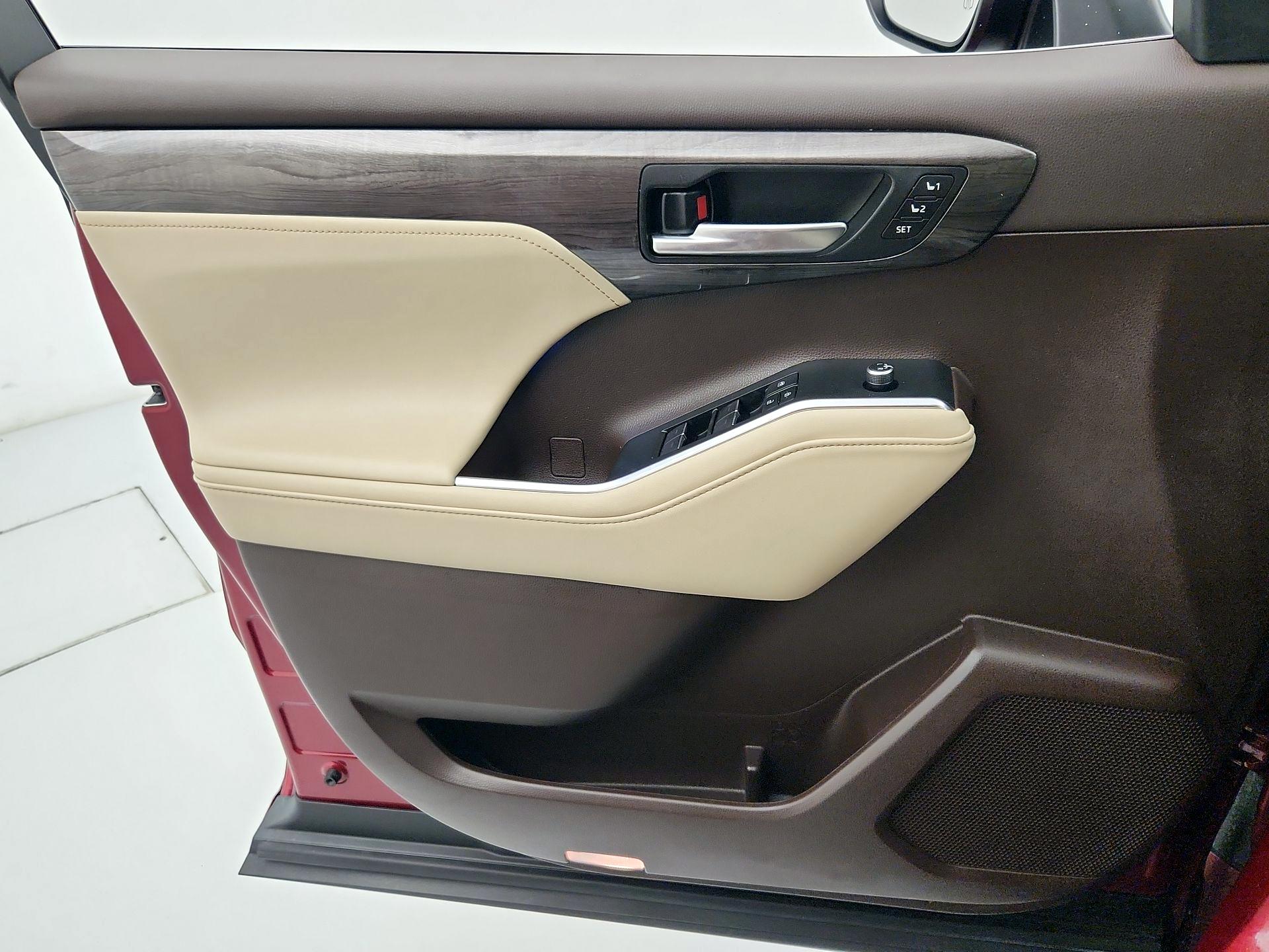 Thumbnail: 2021 Toyota Highlander - 12