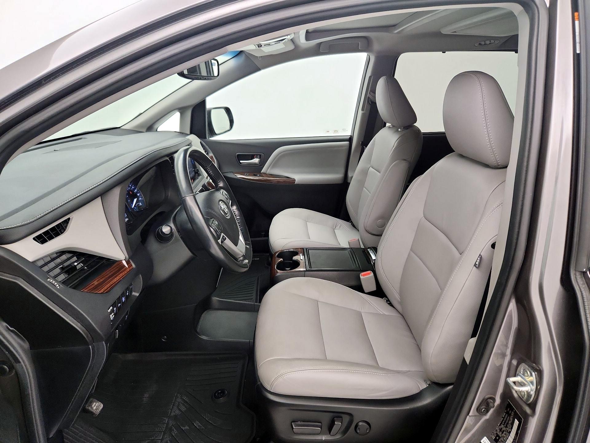 Thumbnail: 2017 Toyota Sienna - 11
