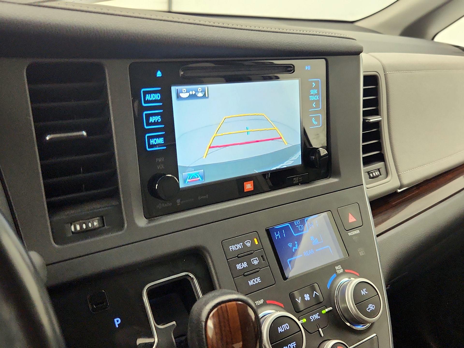 Thumbnail: 2017 Toyota Sienna - 14