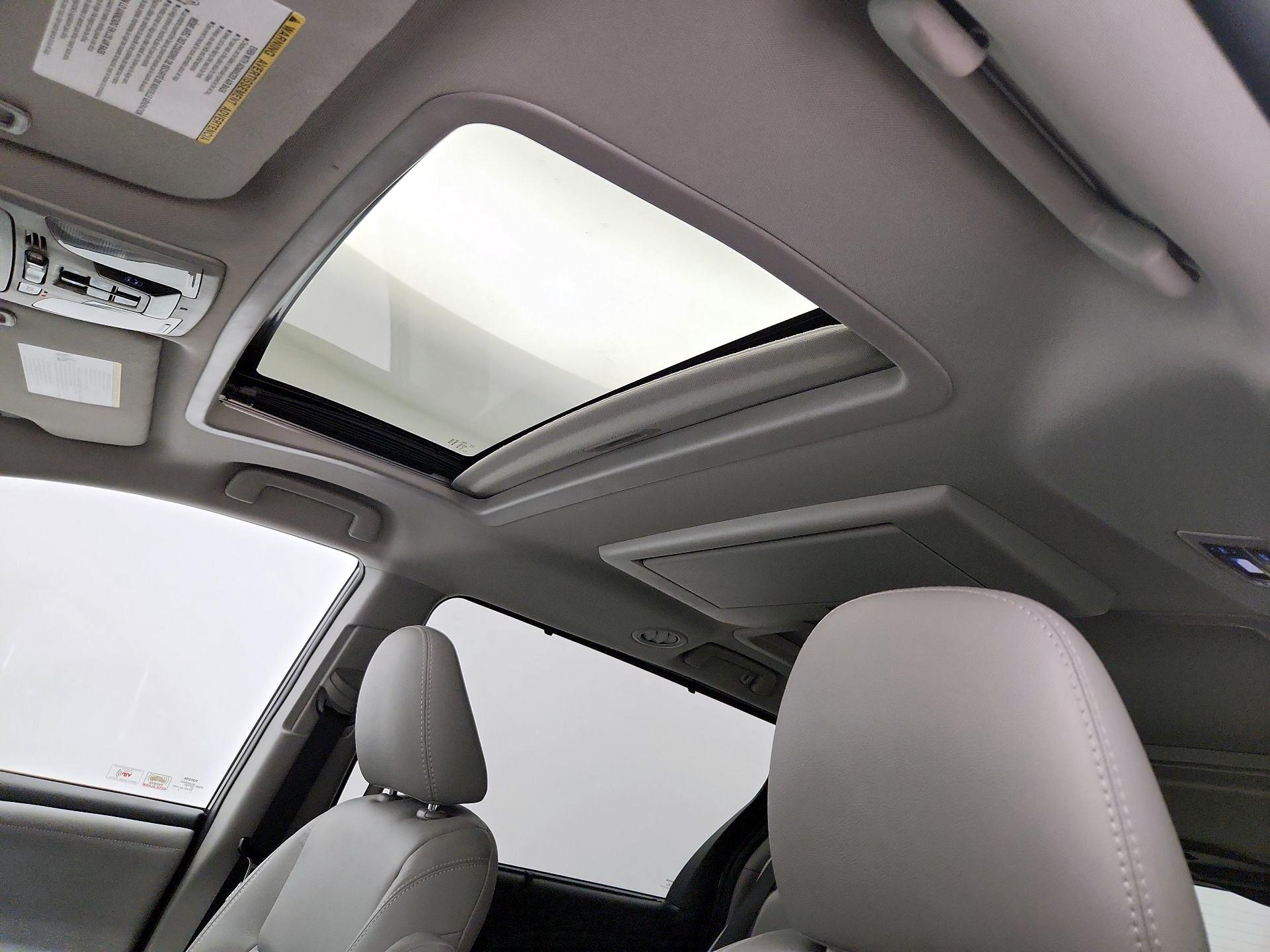 Thumbnail: 2017 Toyota Sienna - 19