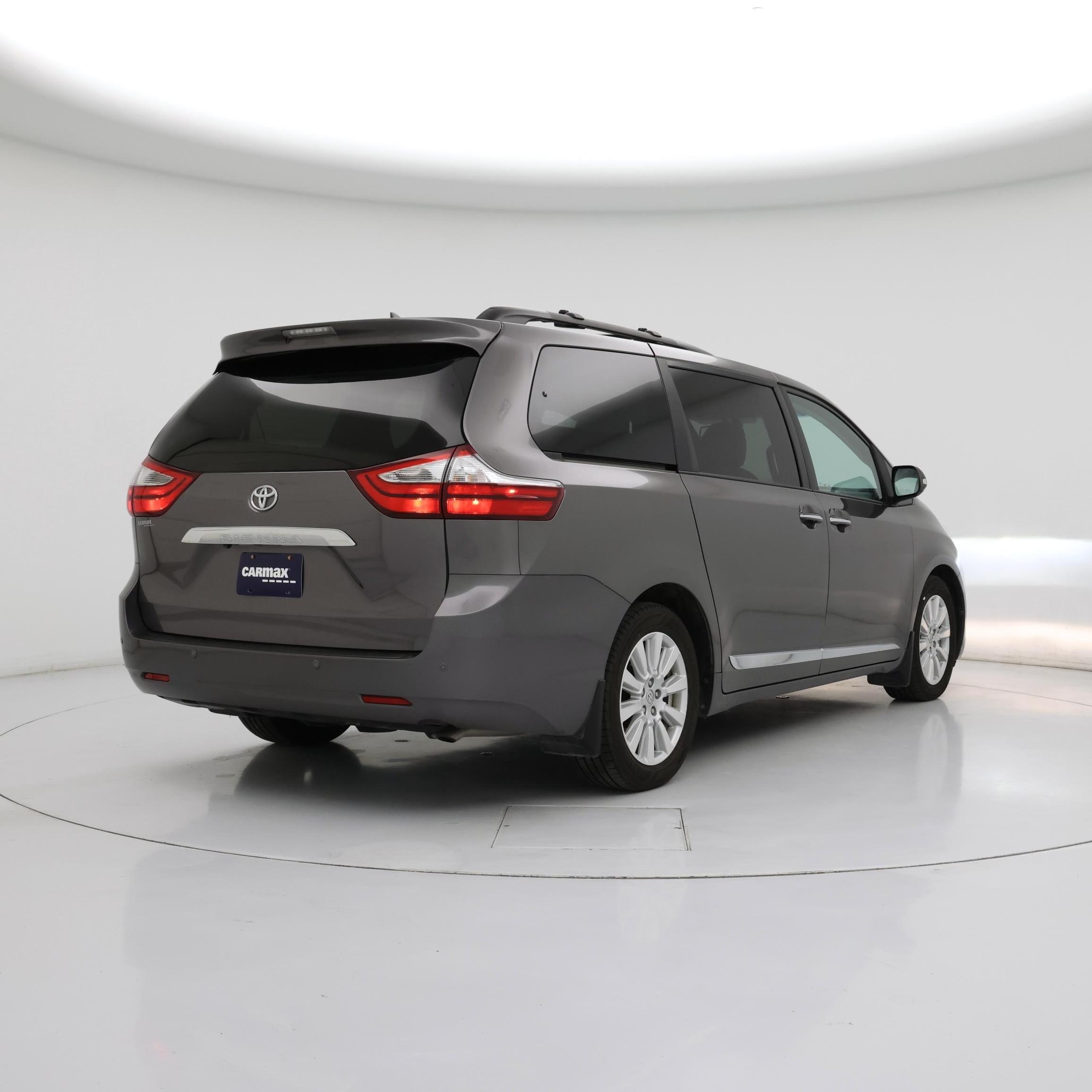 Thumbnail: 2017 Toyota Sienna - 8
