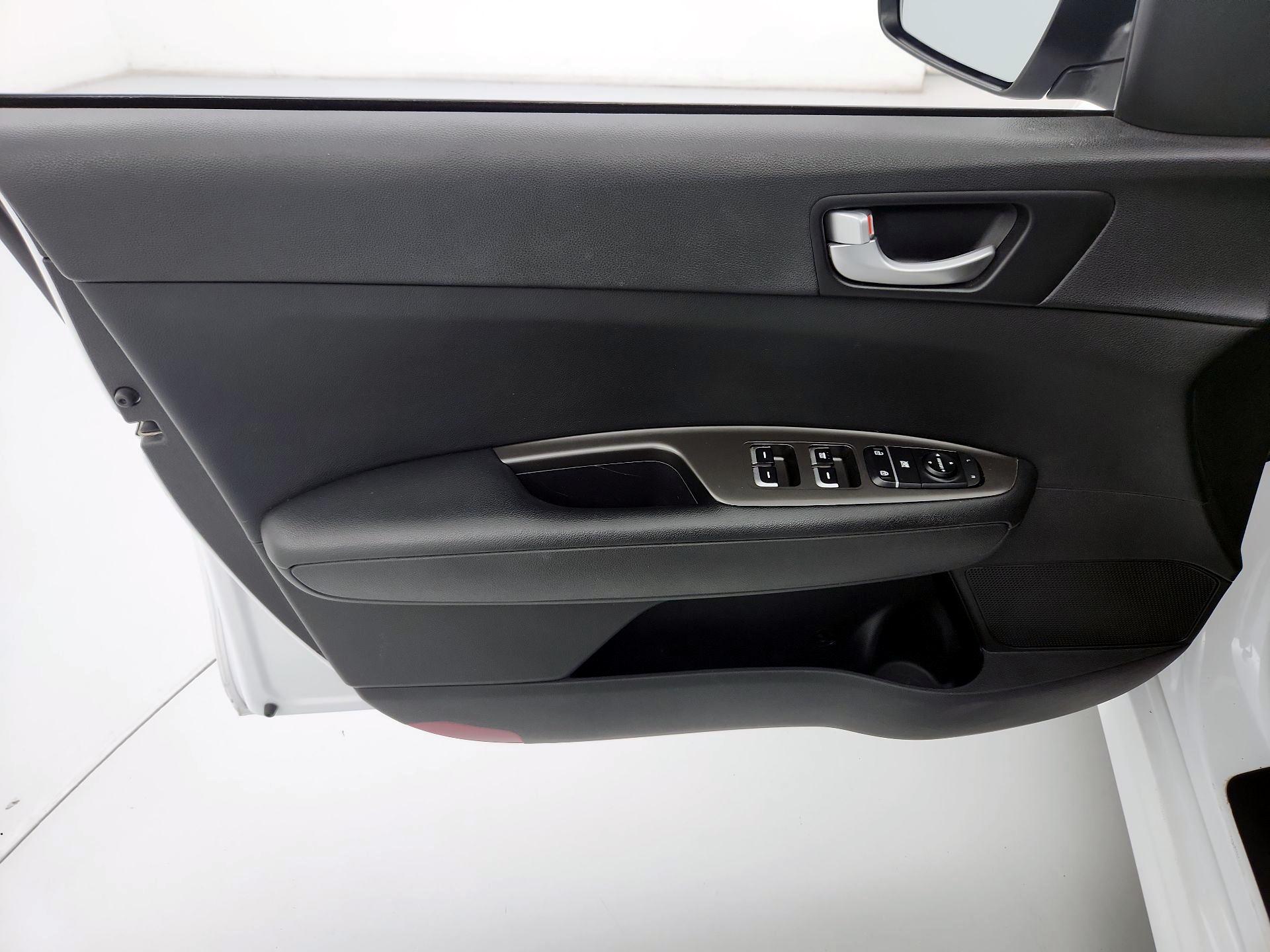 Thumbnail: 2019 Kia Optima - 12