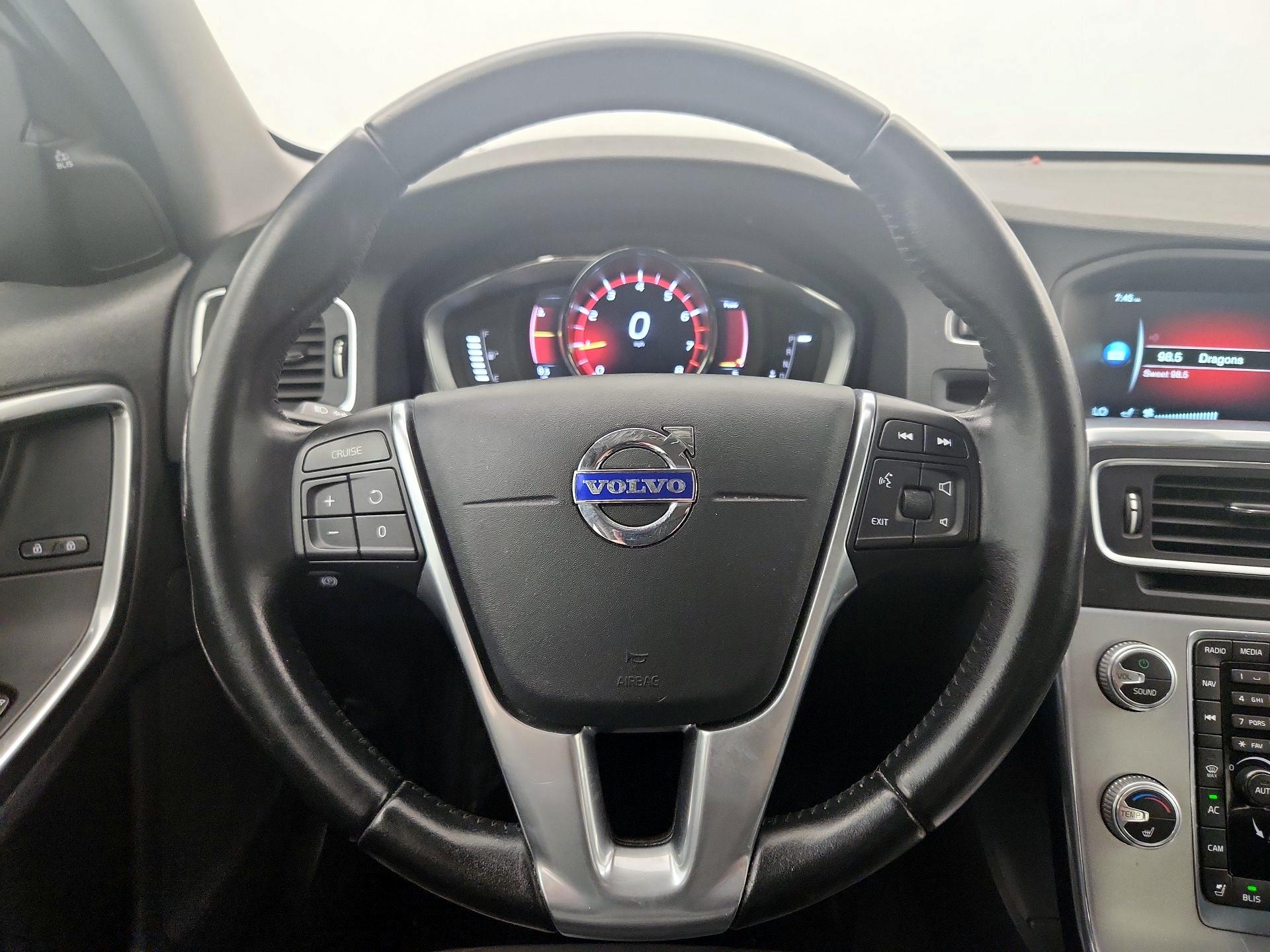 Thumbnail: 2017 Volvo S60 - 10