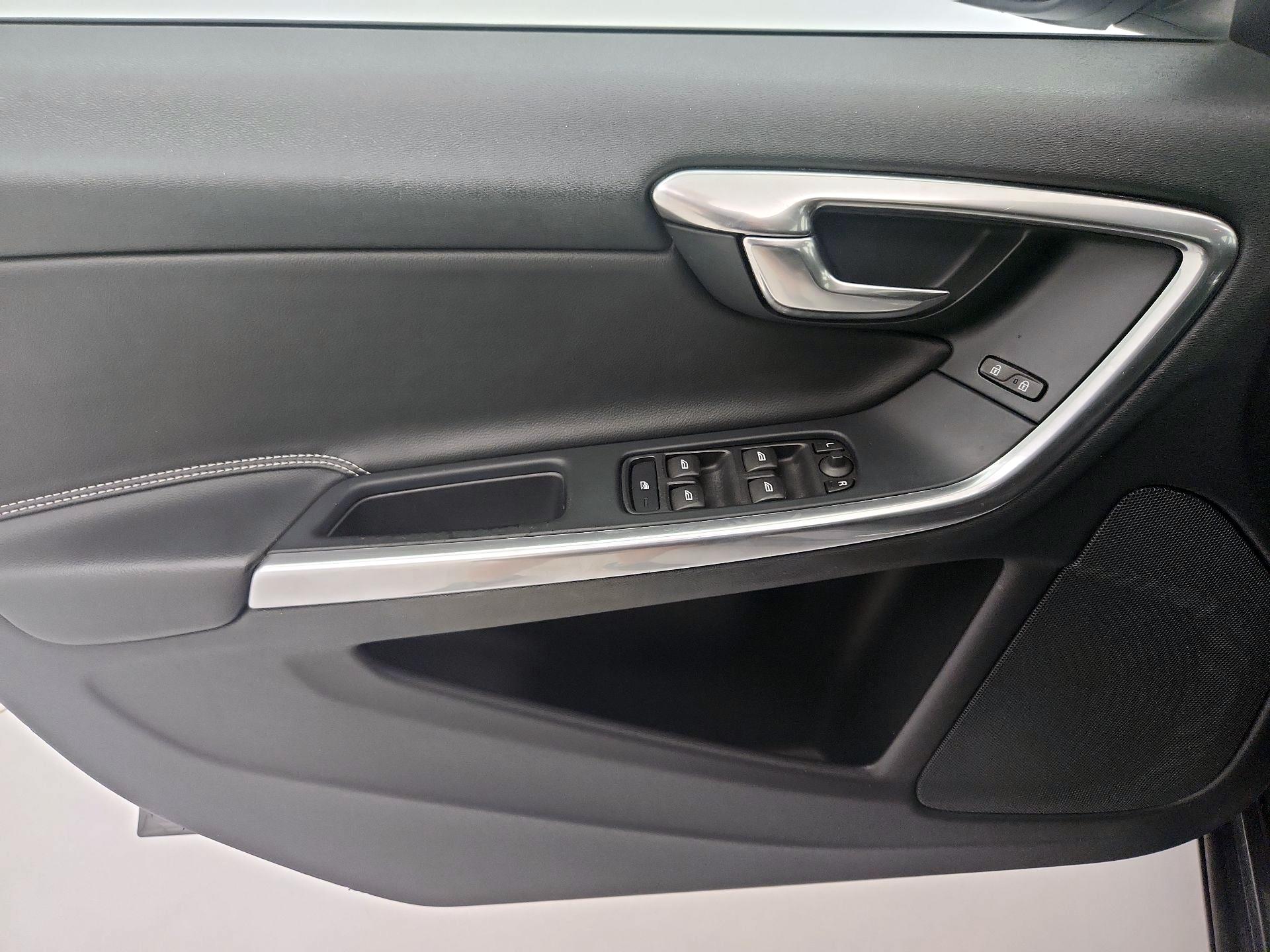 Thumbnail: 2017 Volvo S60 - 12