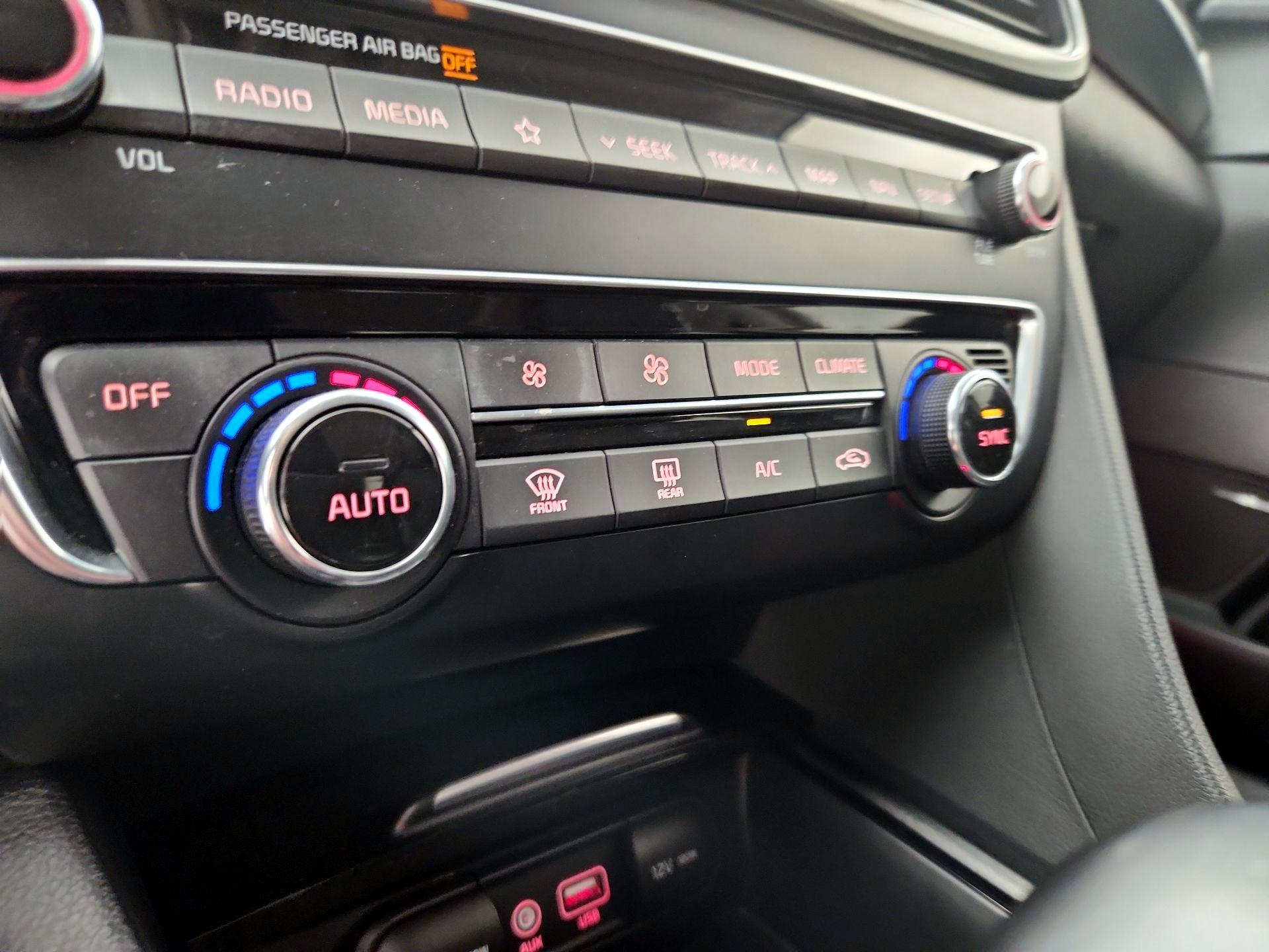 Thumbnail: 2019 Kia Optima - 17
