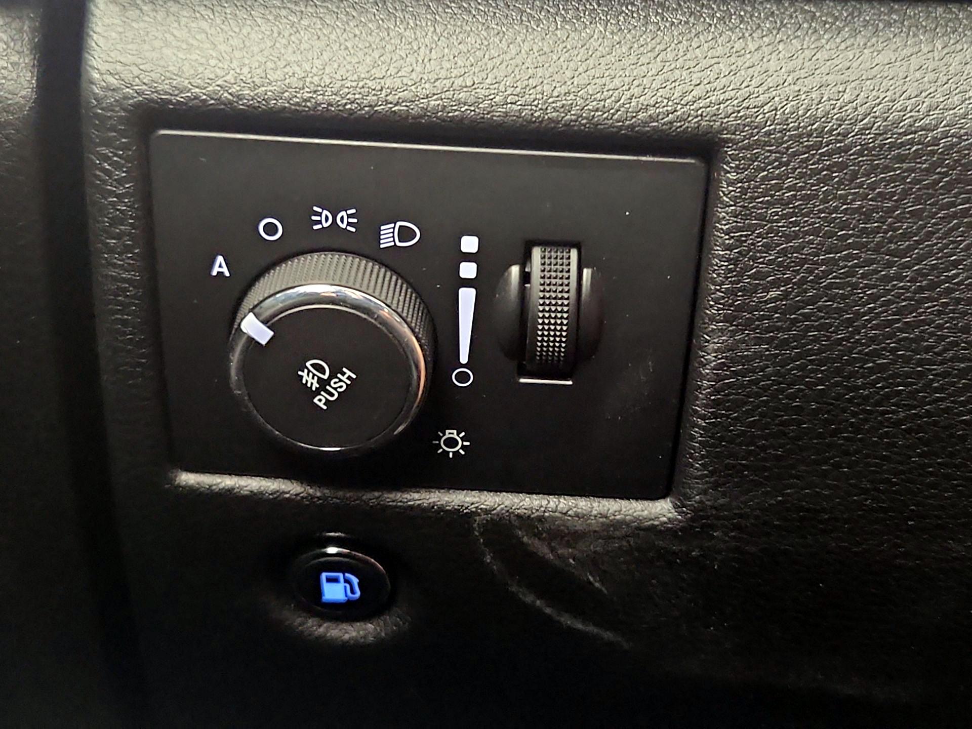Thumbnail: 2014 Jeep Grand Cherokee - 13
