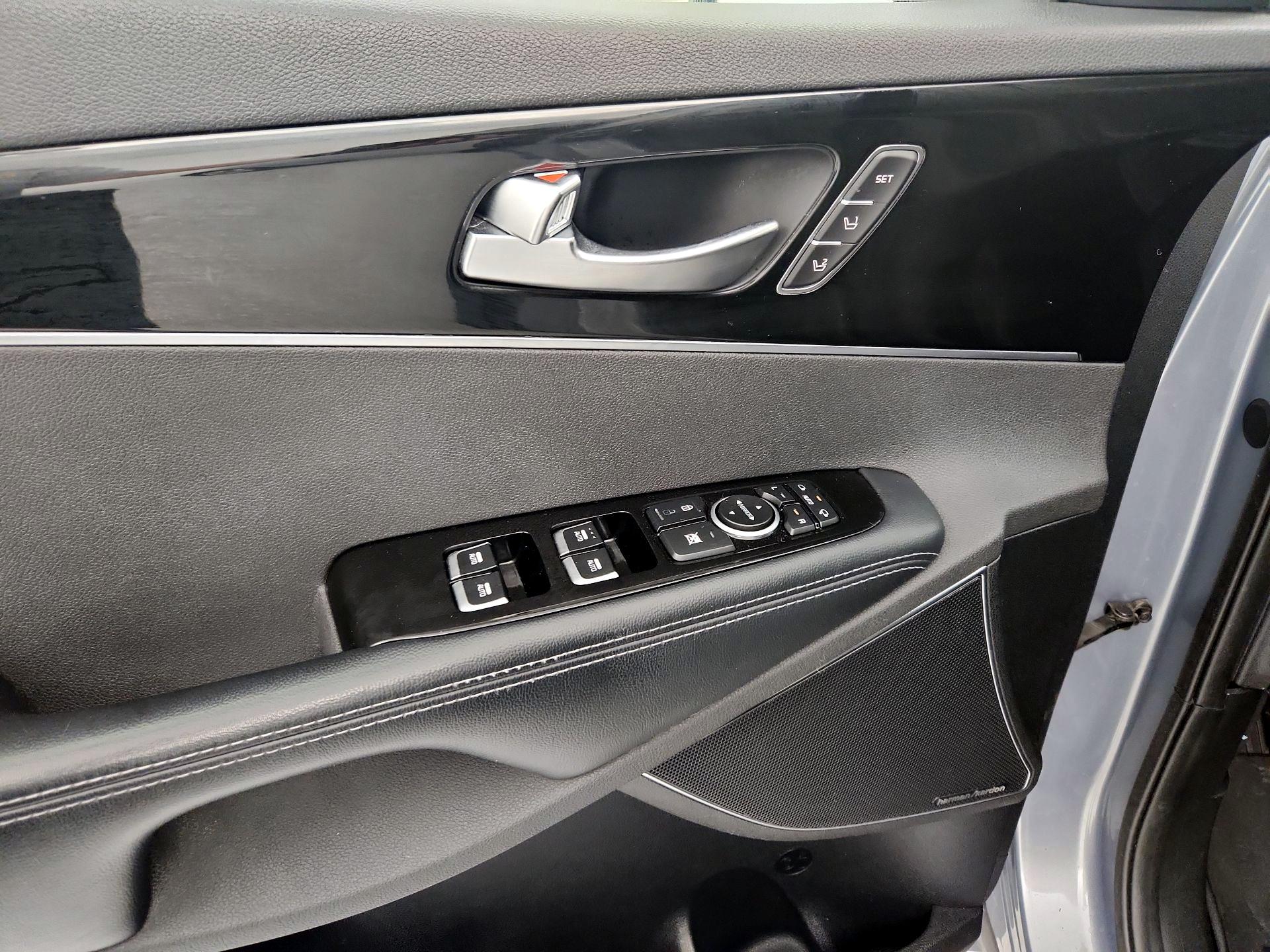 Thumbnail: 2020 Kia Sorento - 12