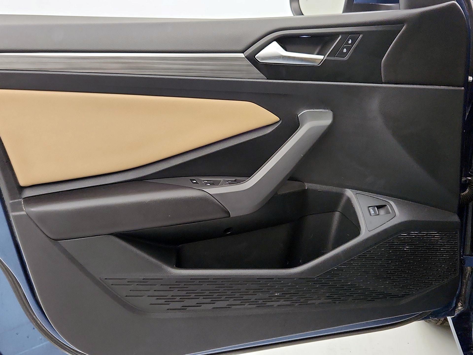 Thumbnail: 2019 Volkswagen Jetta - 12