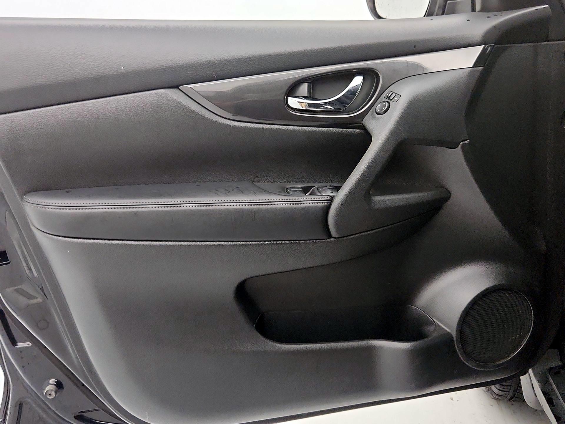 Thumbnail: 2017 Nissan Rogue - 12