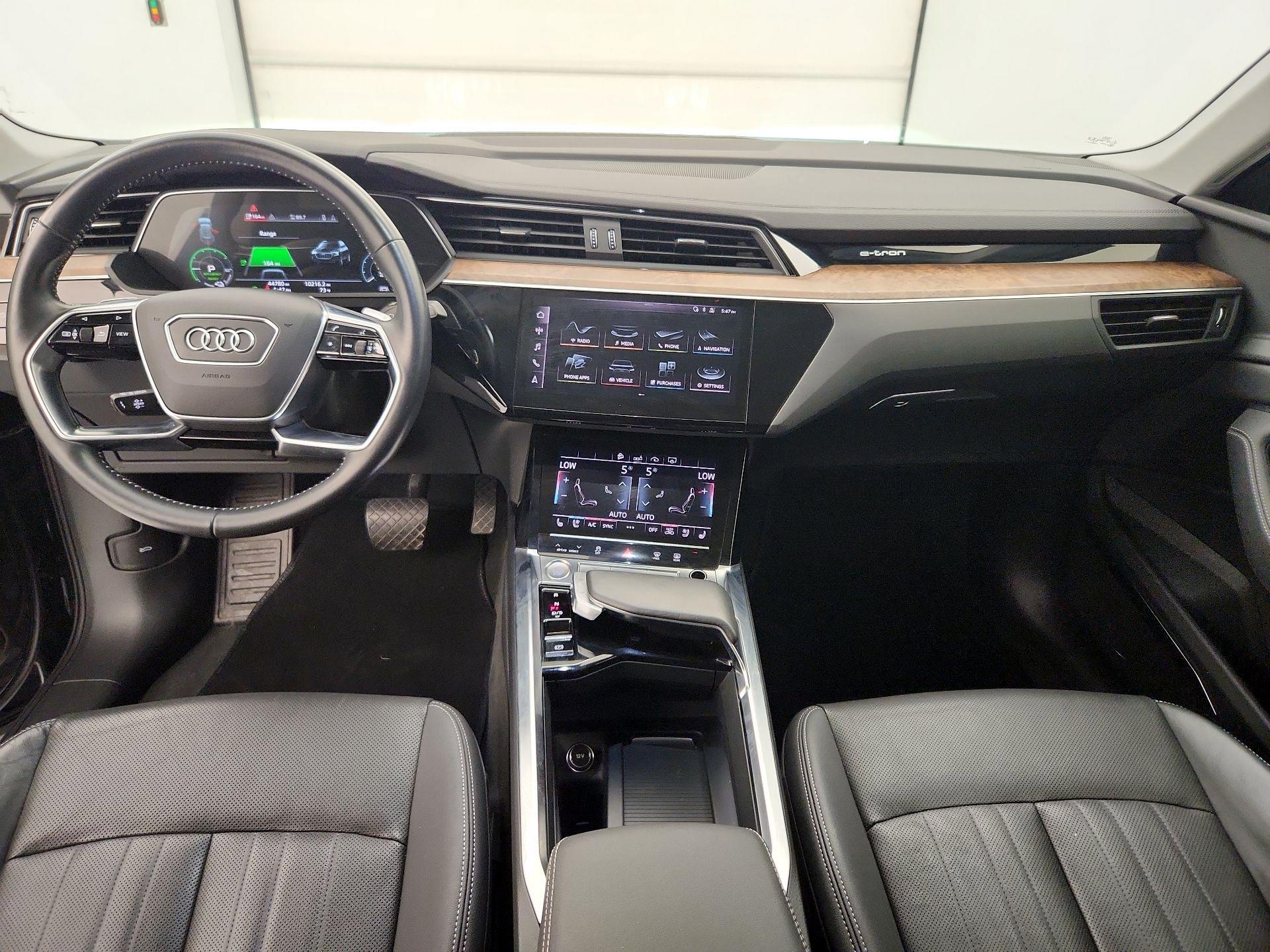 Thumbnail: 2020 Audi e-tron S - 9