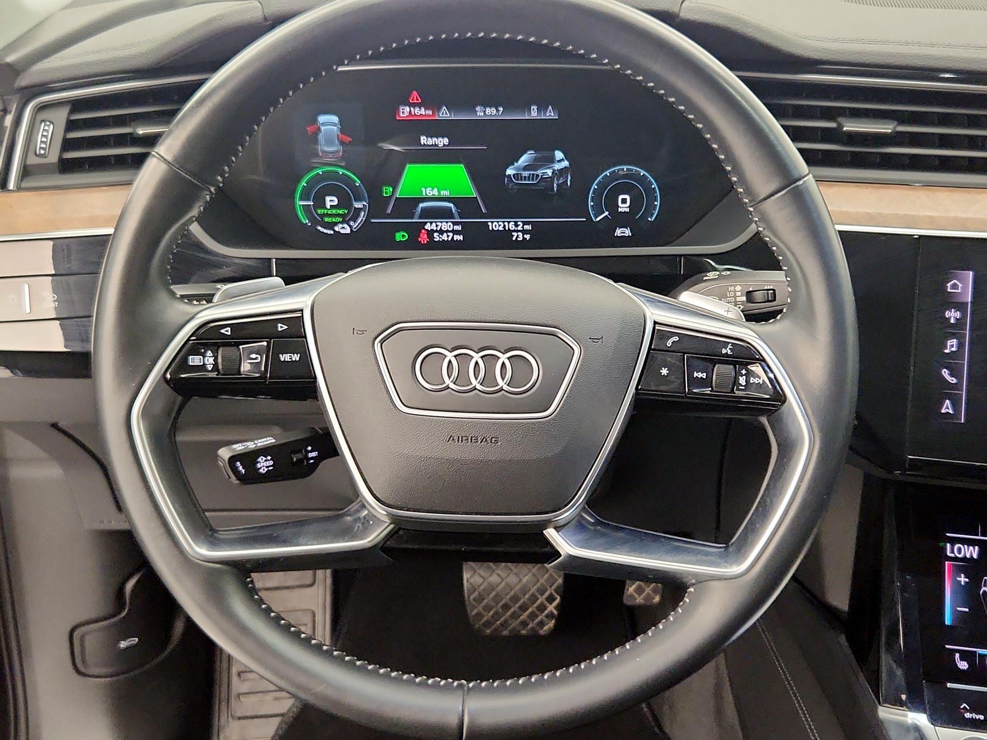Thumbnail: 2020 Audi e-tron S - 10